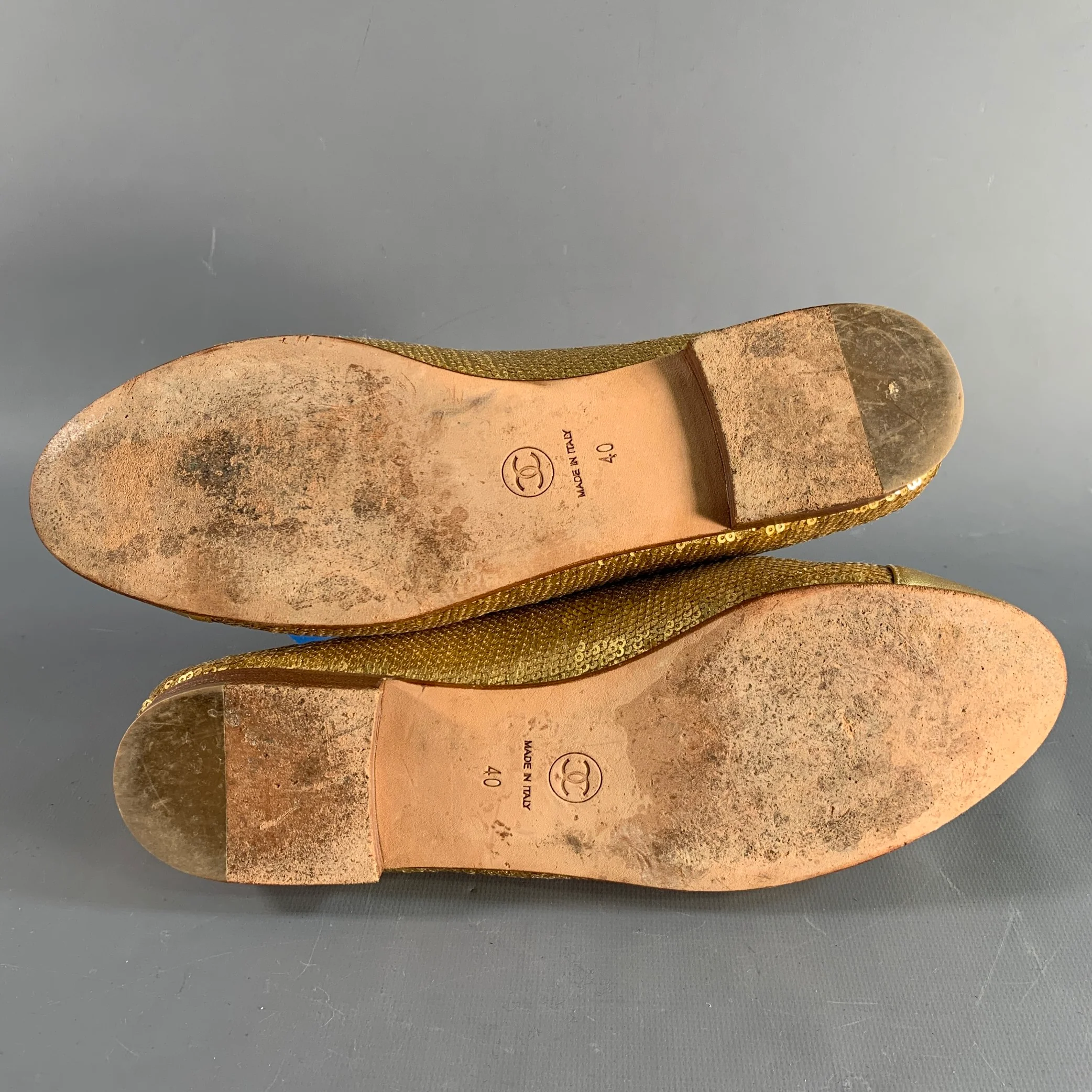 CHANEL Size 10 Gold Sequined Ballet Flats - Image 6