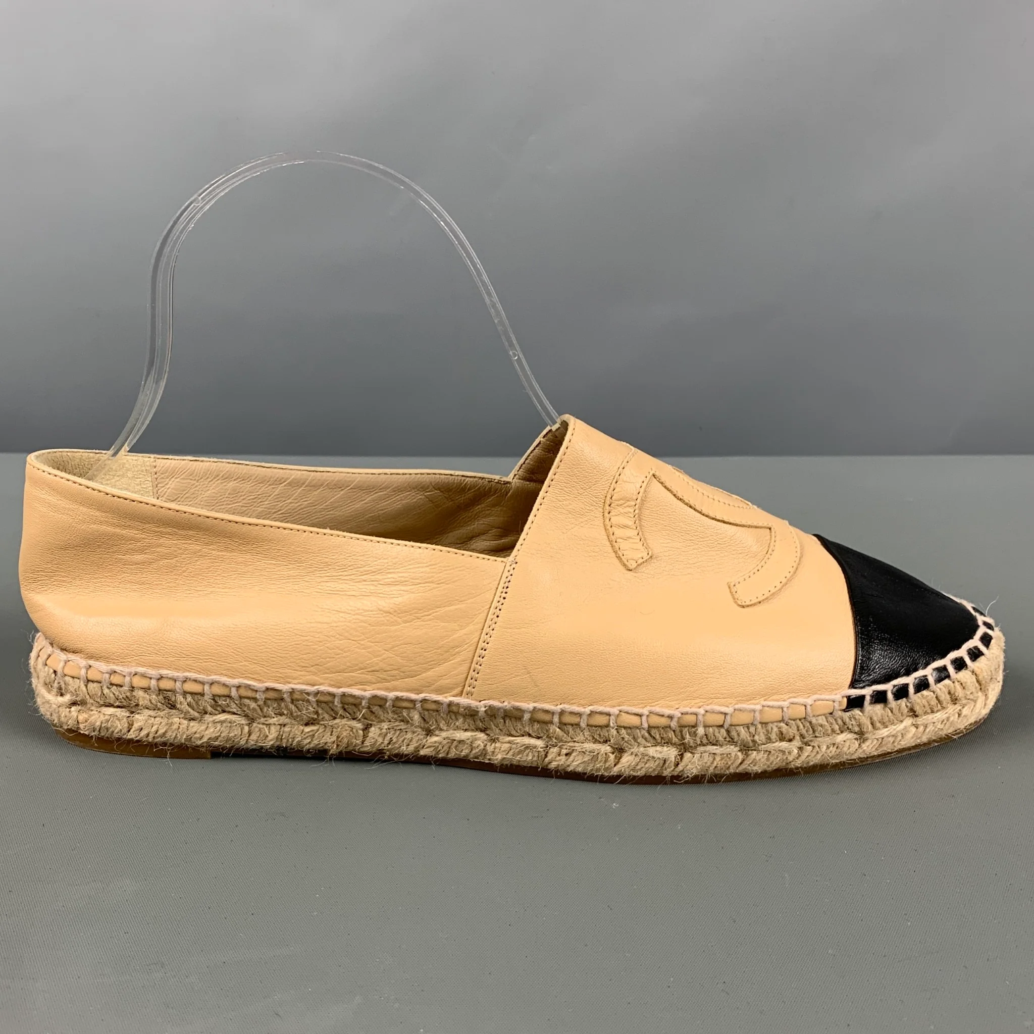 CHANEL Size 11 Beige Black Leather Lamb Skin Espadrille Flats - Image 2