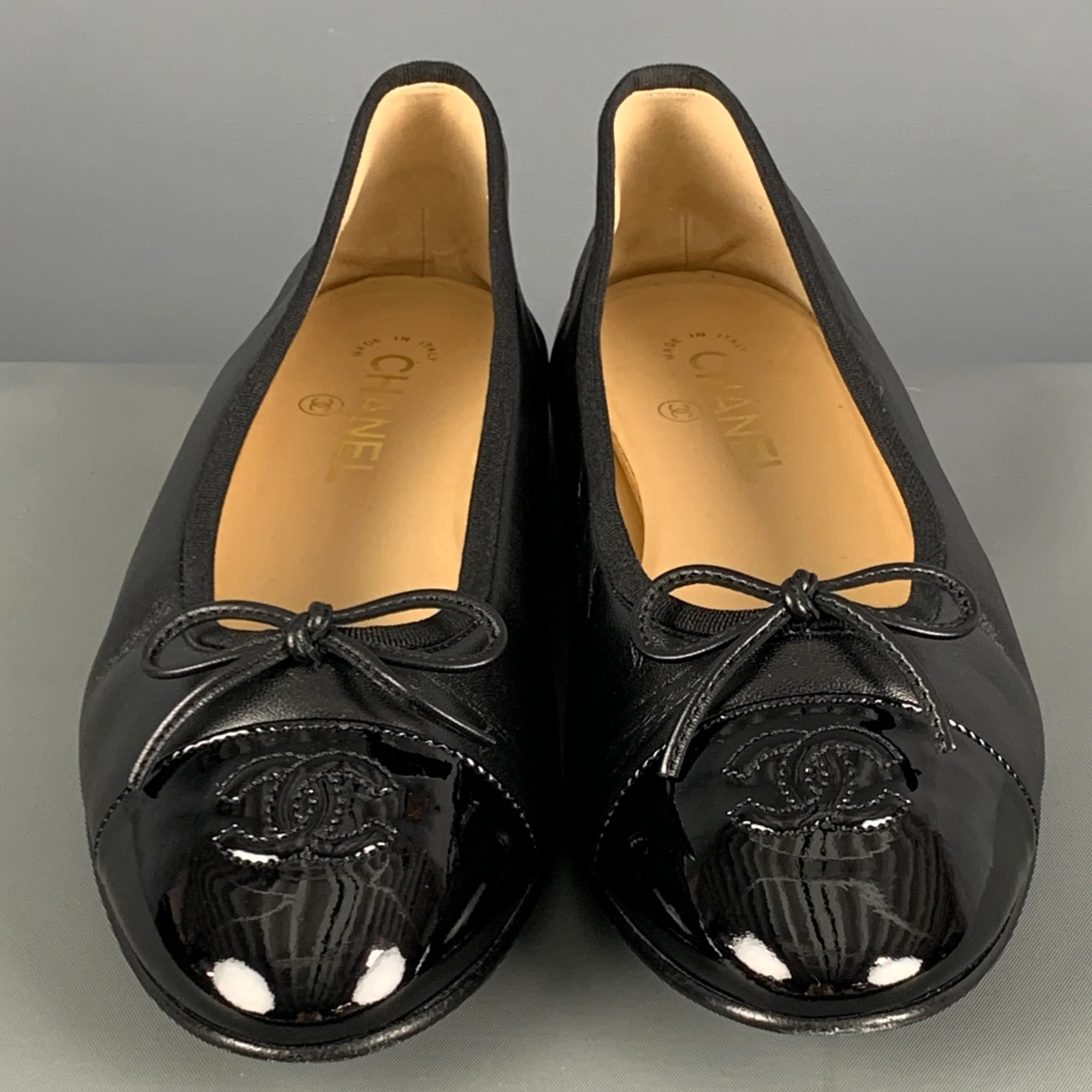CHANEL Size 11 Black Leather Cap Toe Flats - Image 4
