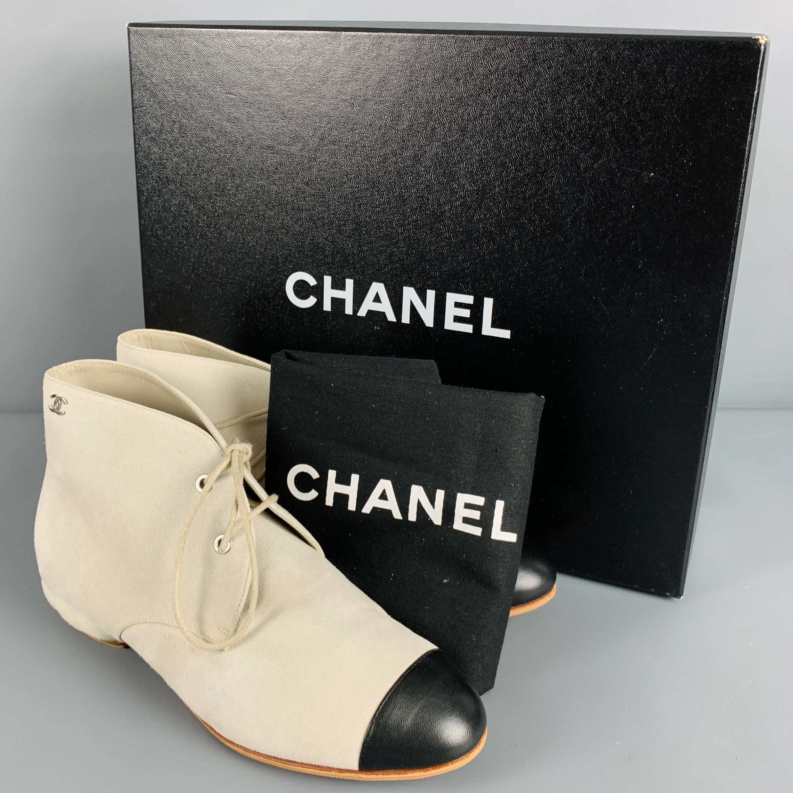 CHANEL Size 5 Grey Black Suede Cap Toe Lace-up Boots - Image 11