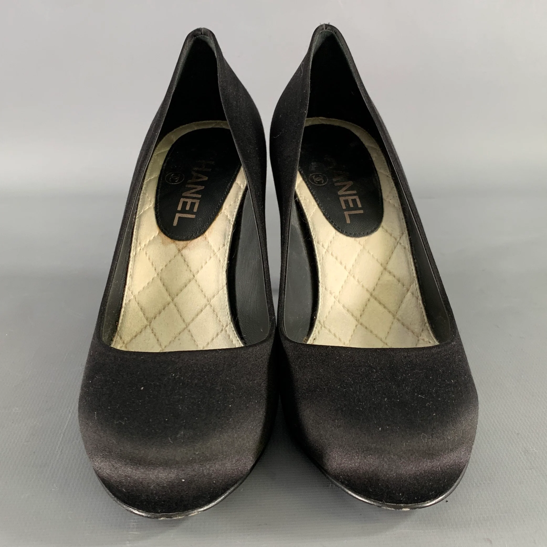 CHANEL Size 7.5 Black Satin Round Toe Pumps - Image 4