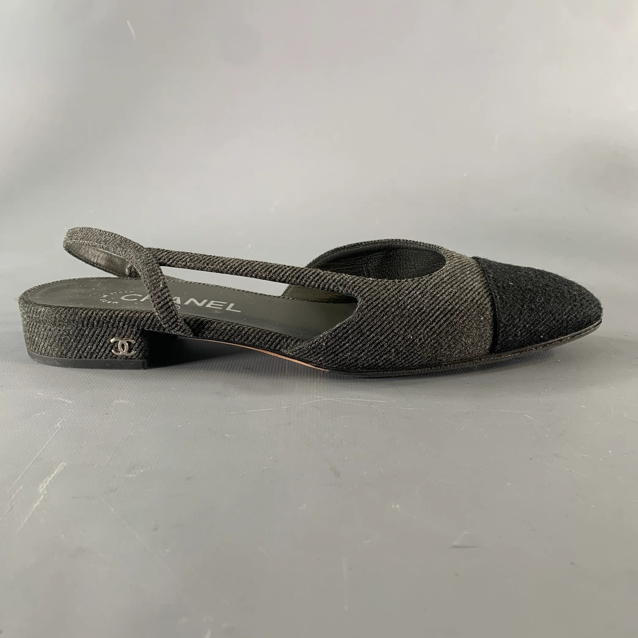 CHANEL Size 8.5 Charcoal Navy Wool Leather Trim Classic Flats - Image 2