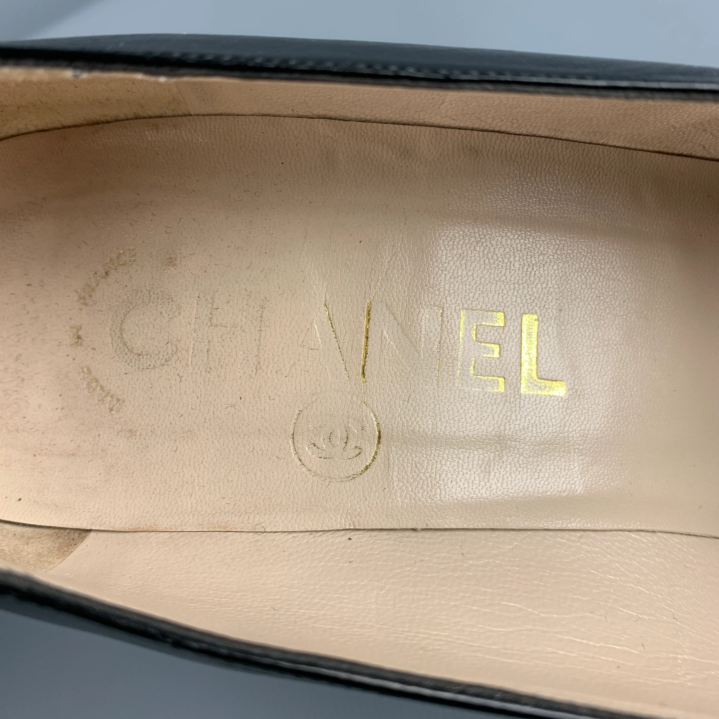 CHANEL Size 8 Black Leather Logo Classic Chunky Heel Pumps - Image 8