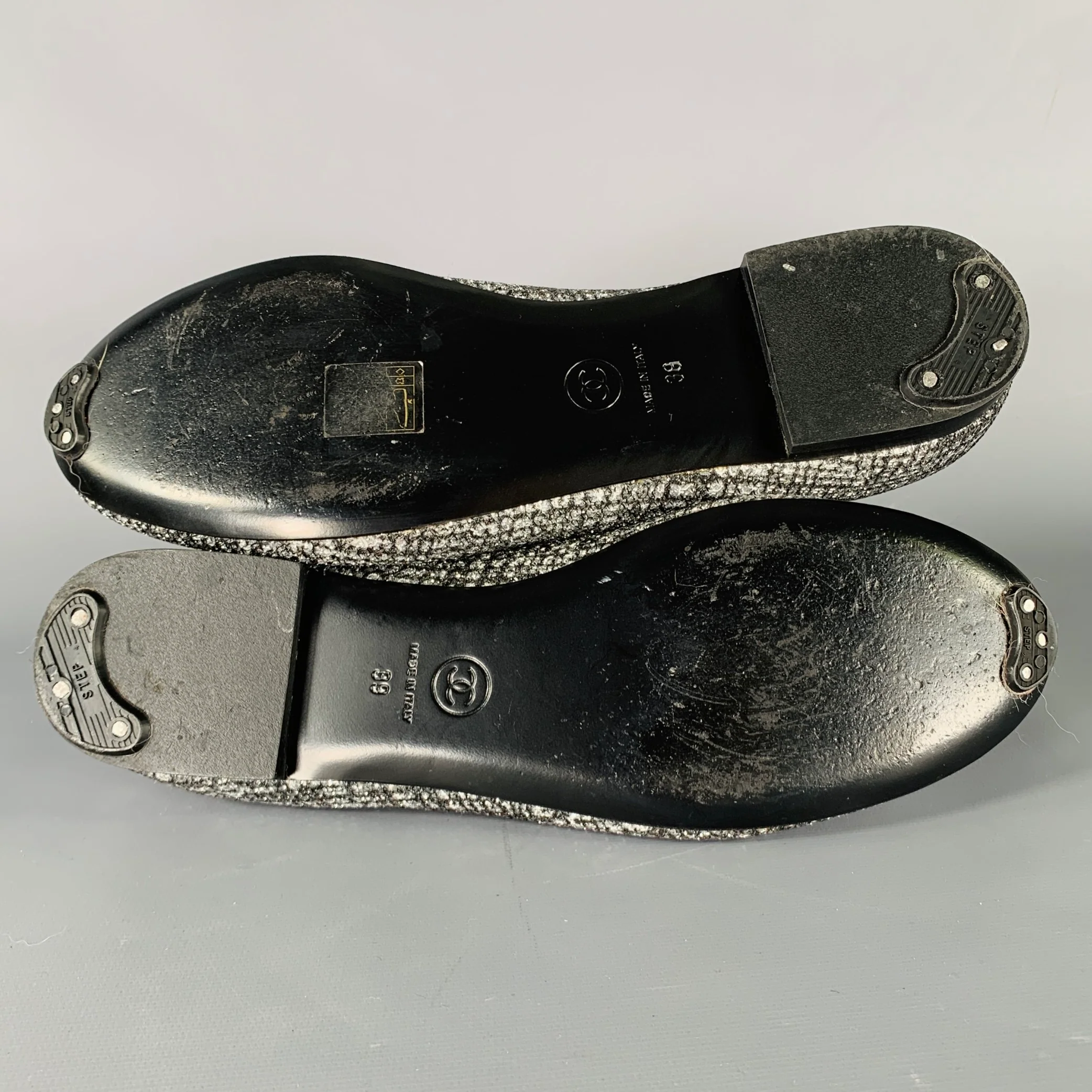 CHANEL Size 8 CC Silver Black Glitter Loafer Flats - Image 6