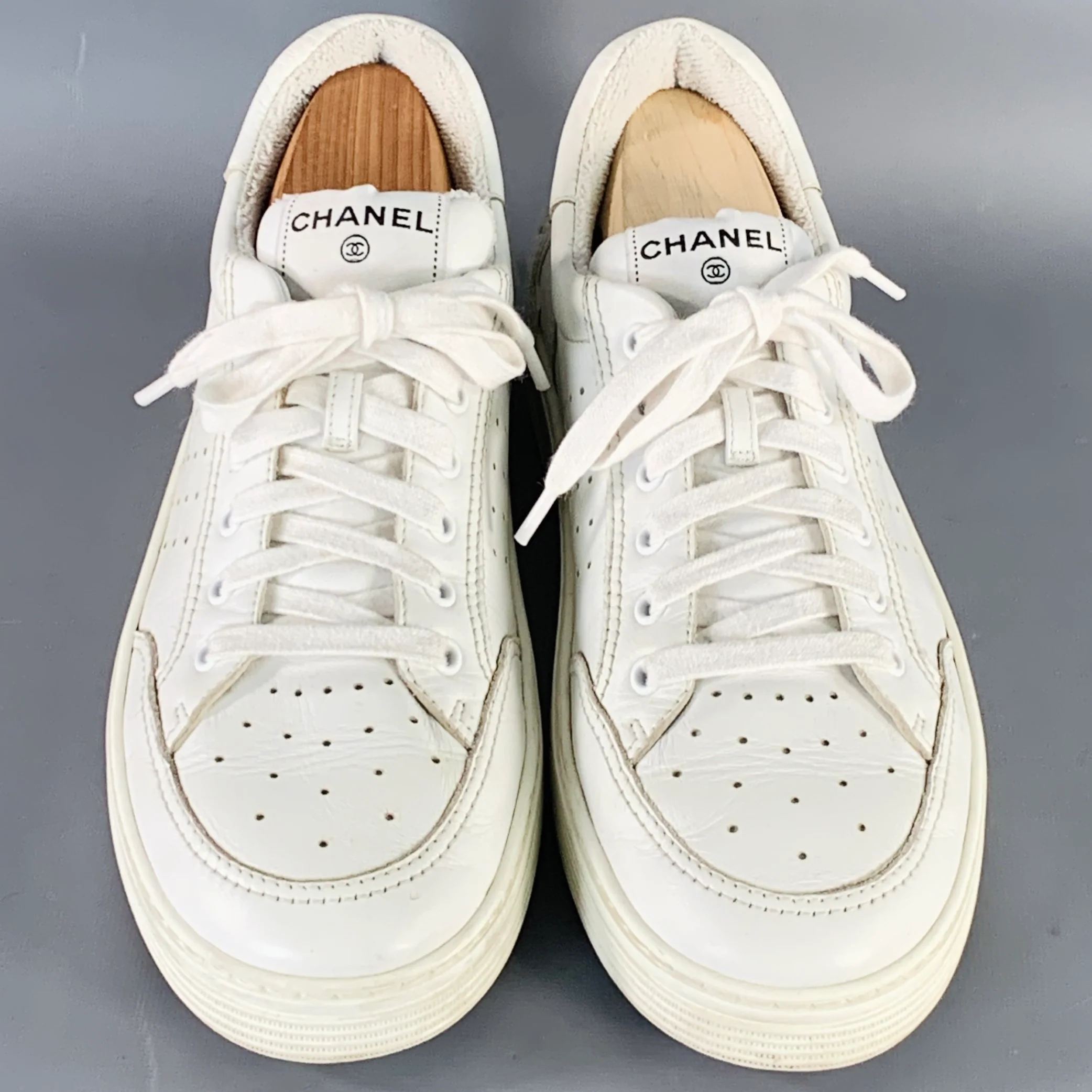 CHANEL Size 9 White Perforated Leather Logo Lace-Up Sneakers - Image 4