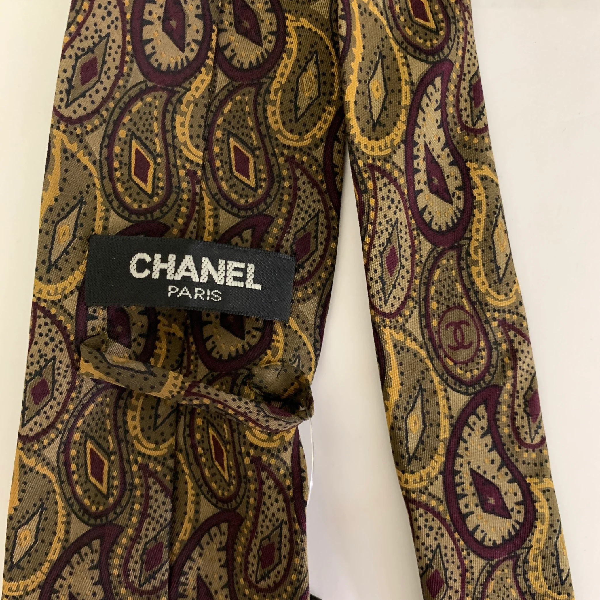 CHANEL Taupe Burgundy Paisley Silk Tie - Image 4