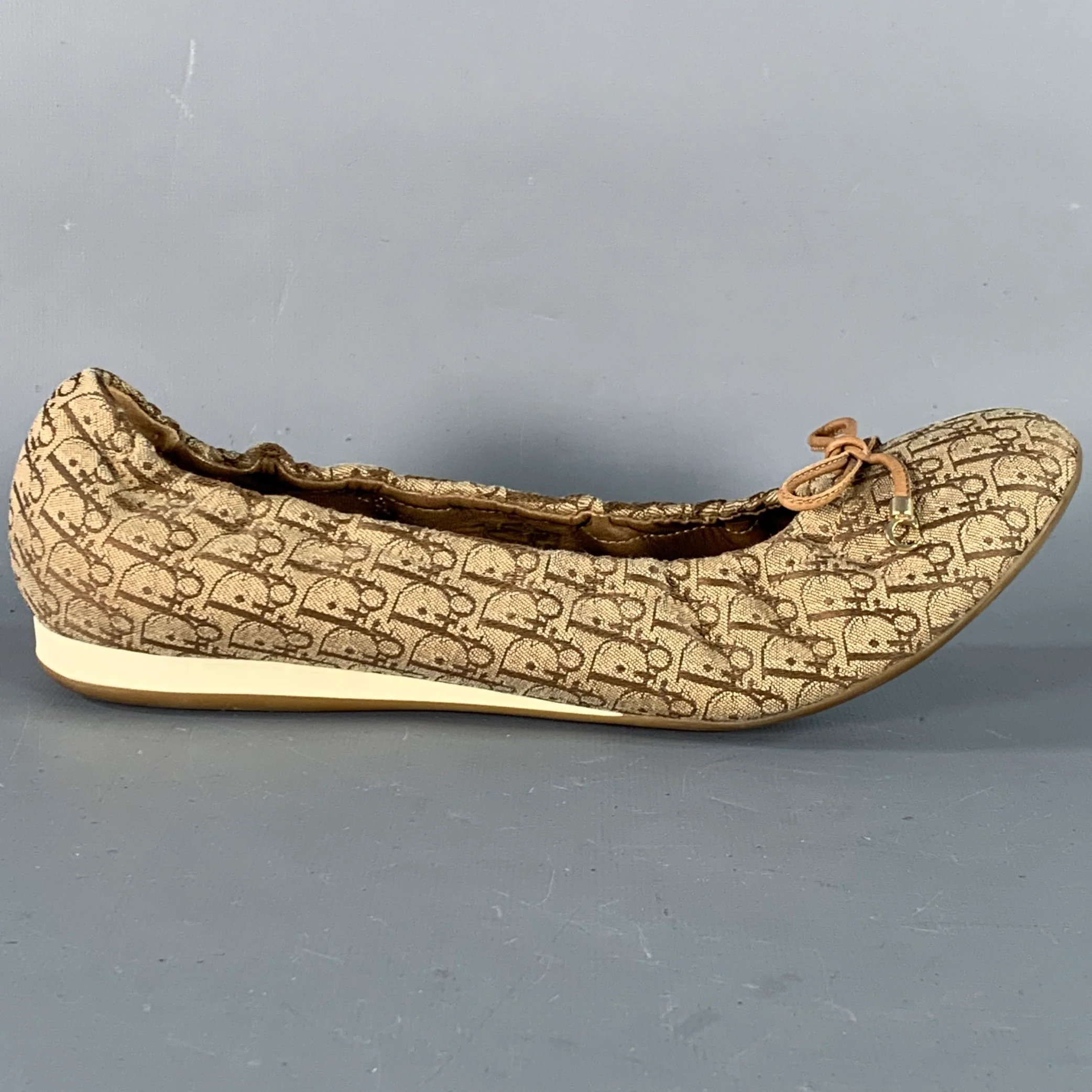 CHRISTIAN DIOR Size 9.5 Tan Brown Canvas Oblique Monogram Slip On Bow Flats - Image 2