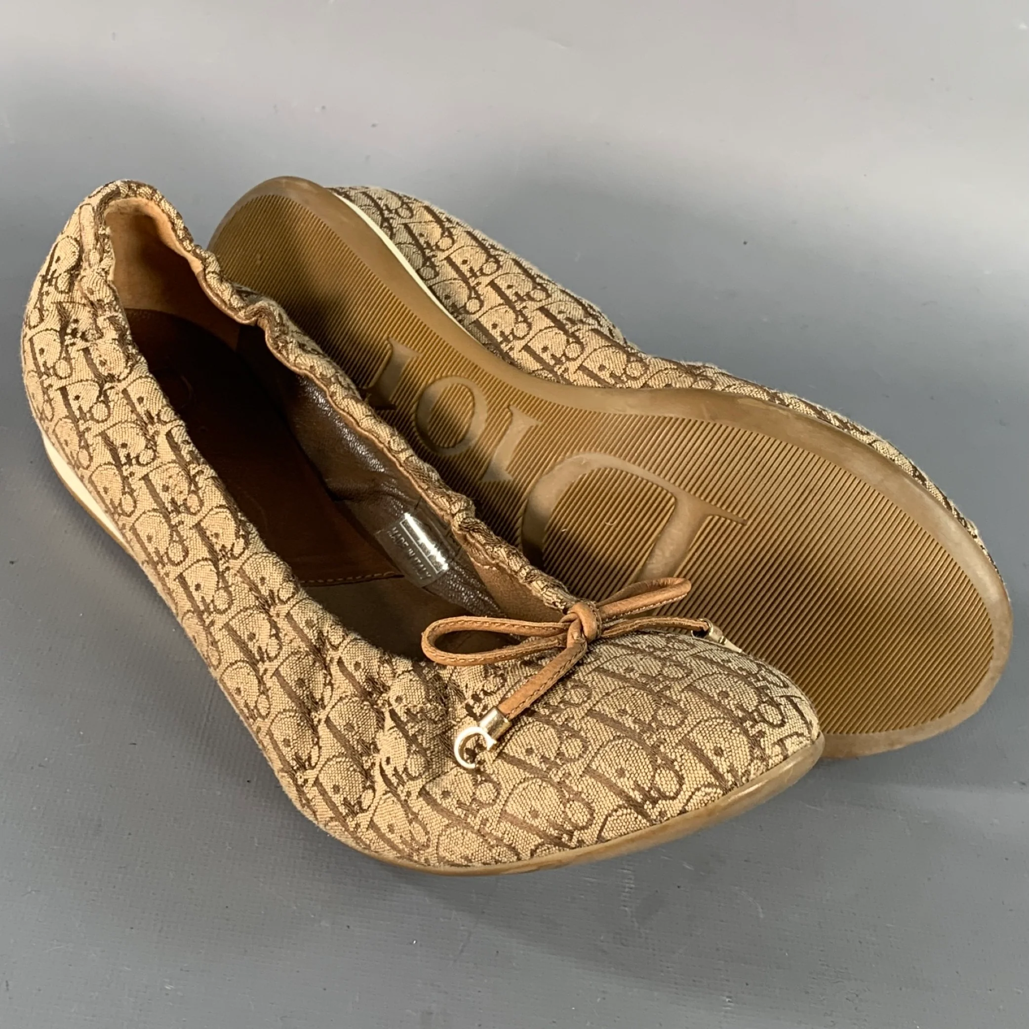 CHRISTIAN DIOR Size 9.5 Tan Brown Canvas Oblique Monogram Slip On Bow Flats - Image 5