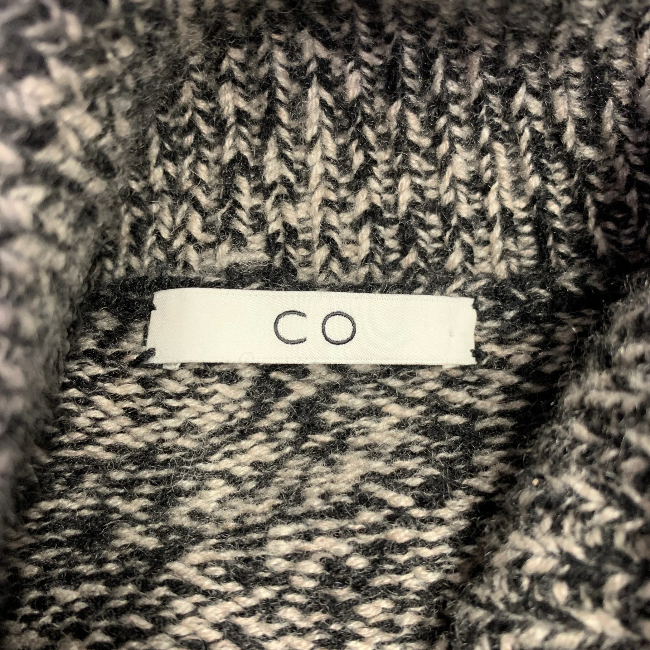 CO Size M Black White Cashmere Knit Turtleneck Sweater - Image 4