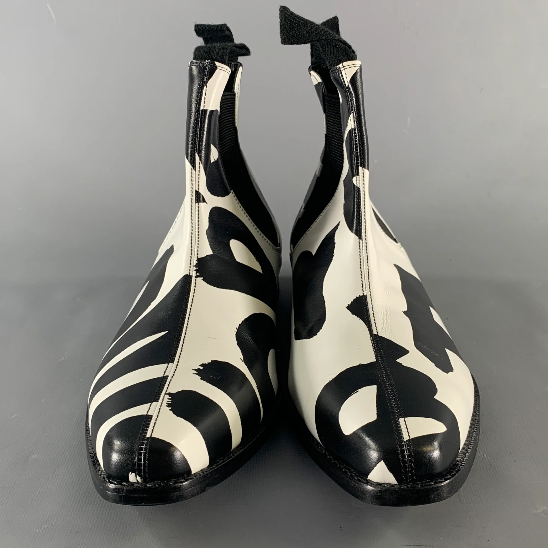 COMME des GARCONS HOMME PLUS Size 10 Black White Print Leather Pull On Boots - Image 4