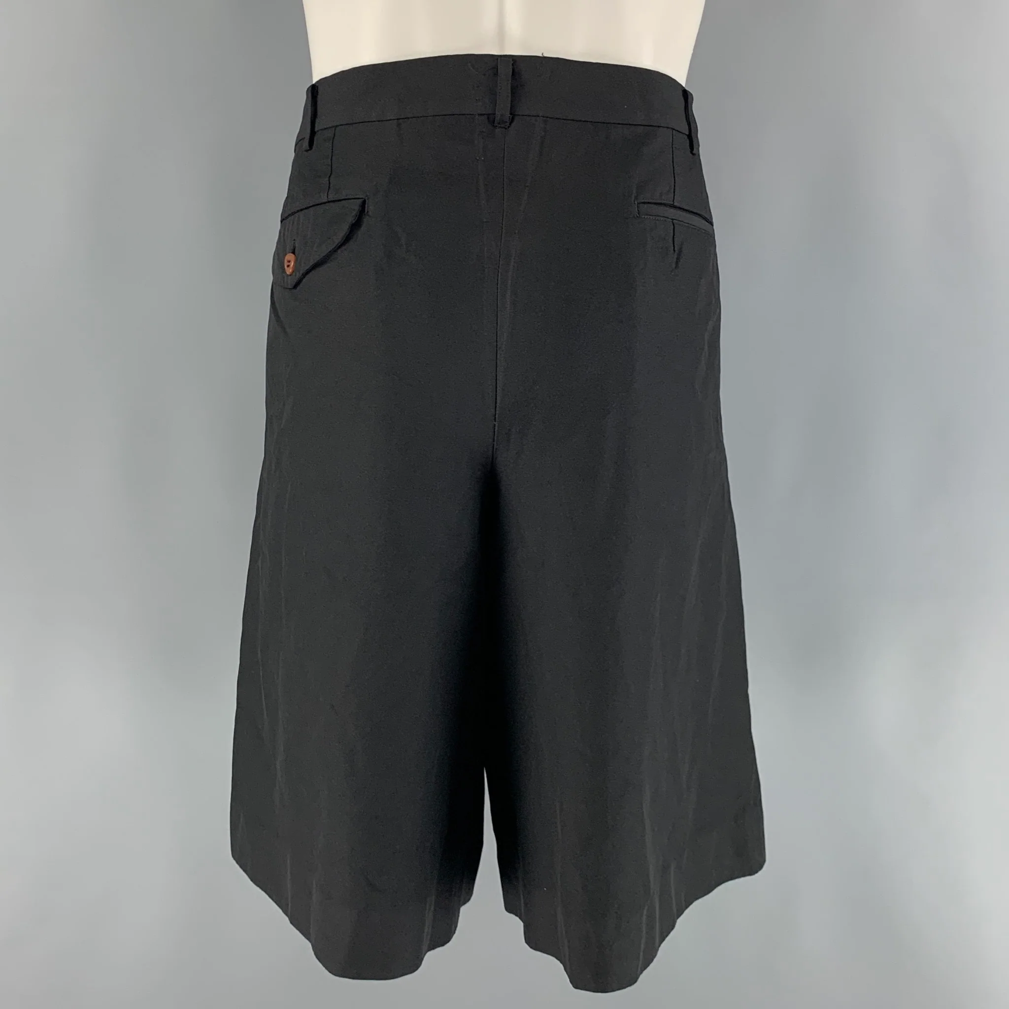 COMME des GARCONS Size M Black Polyester Pleated Shorts - Image 2