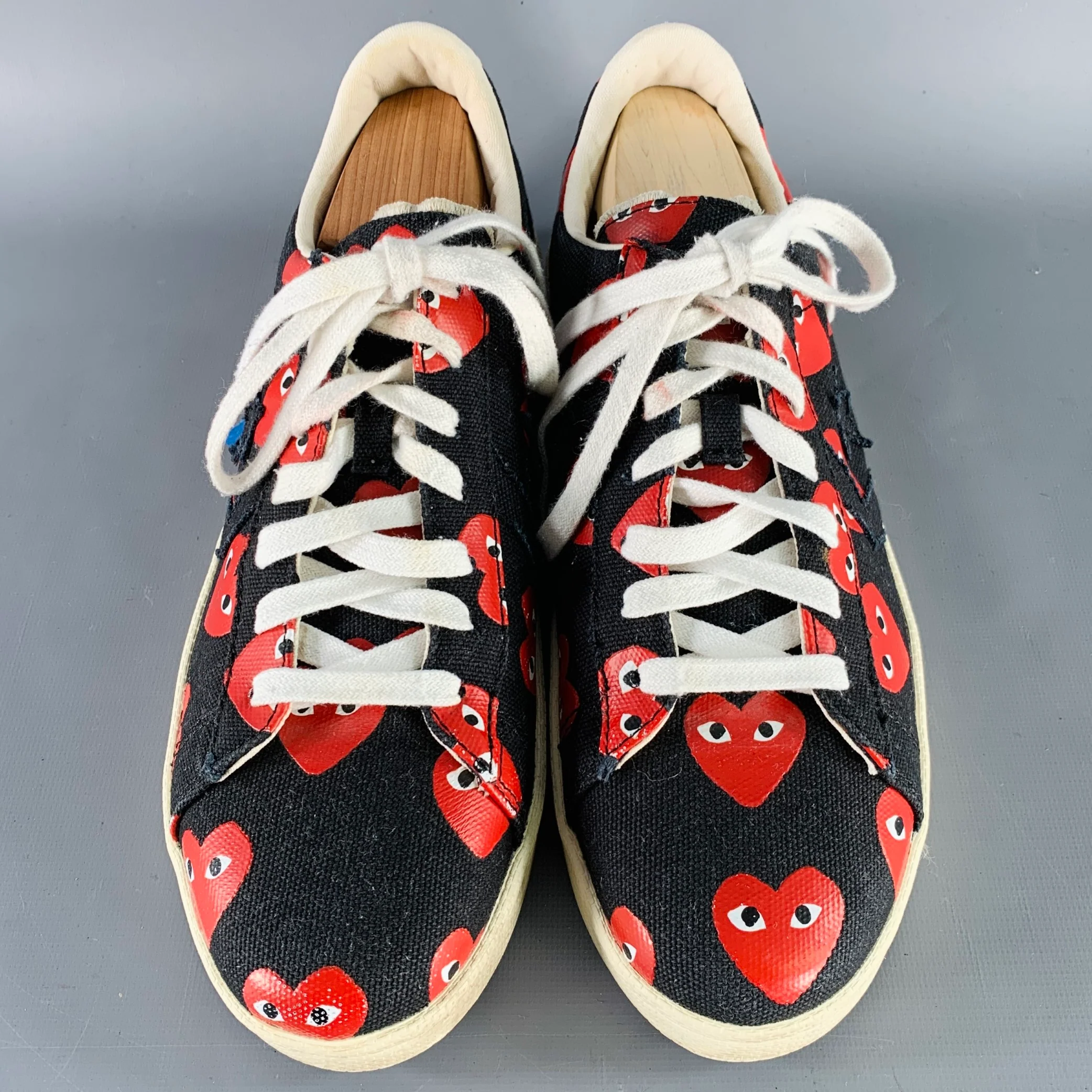 CONVERSE Size 10 Black Red Hearts Canvas Sneakers - Image 4