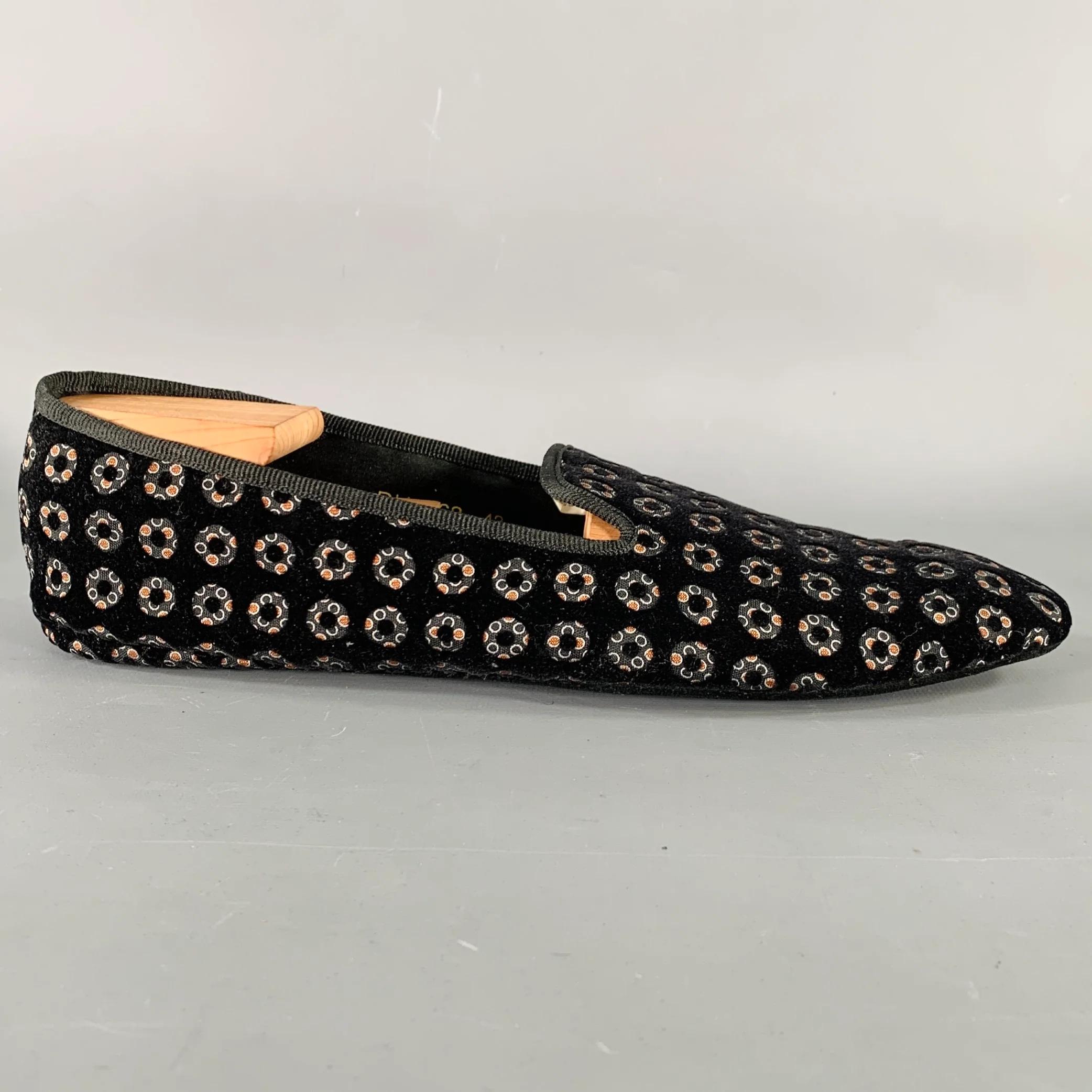 D&G by DOLCE & GABBANA Size 10 Black Orange Circles Velvet Slip On Loafers - Image 2