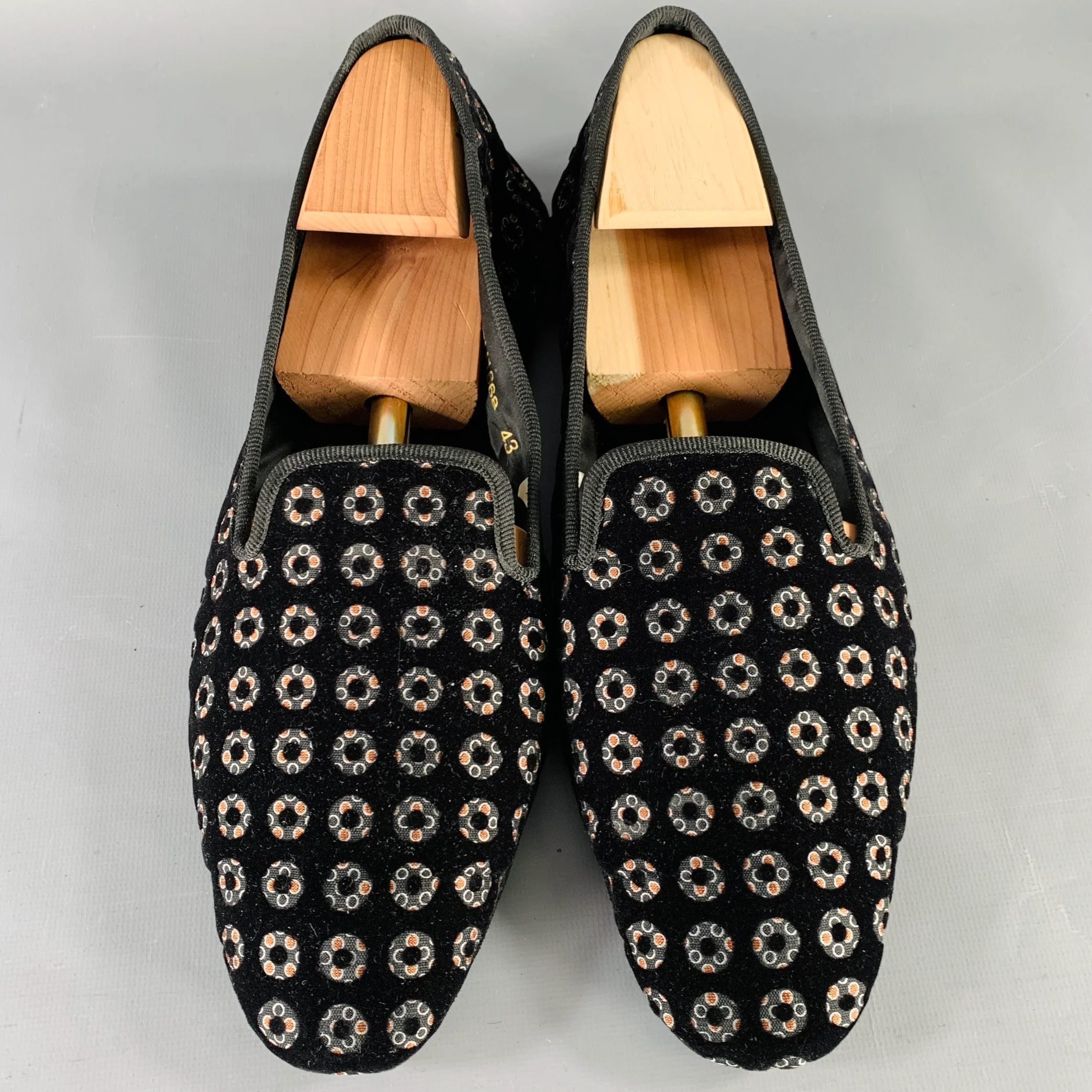 D&G by DOLCE & GABBANA Size 10 Black Orange Circles Velvet Slip On Loafers - Image 4