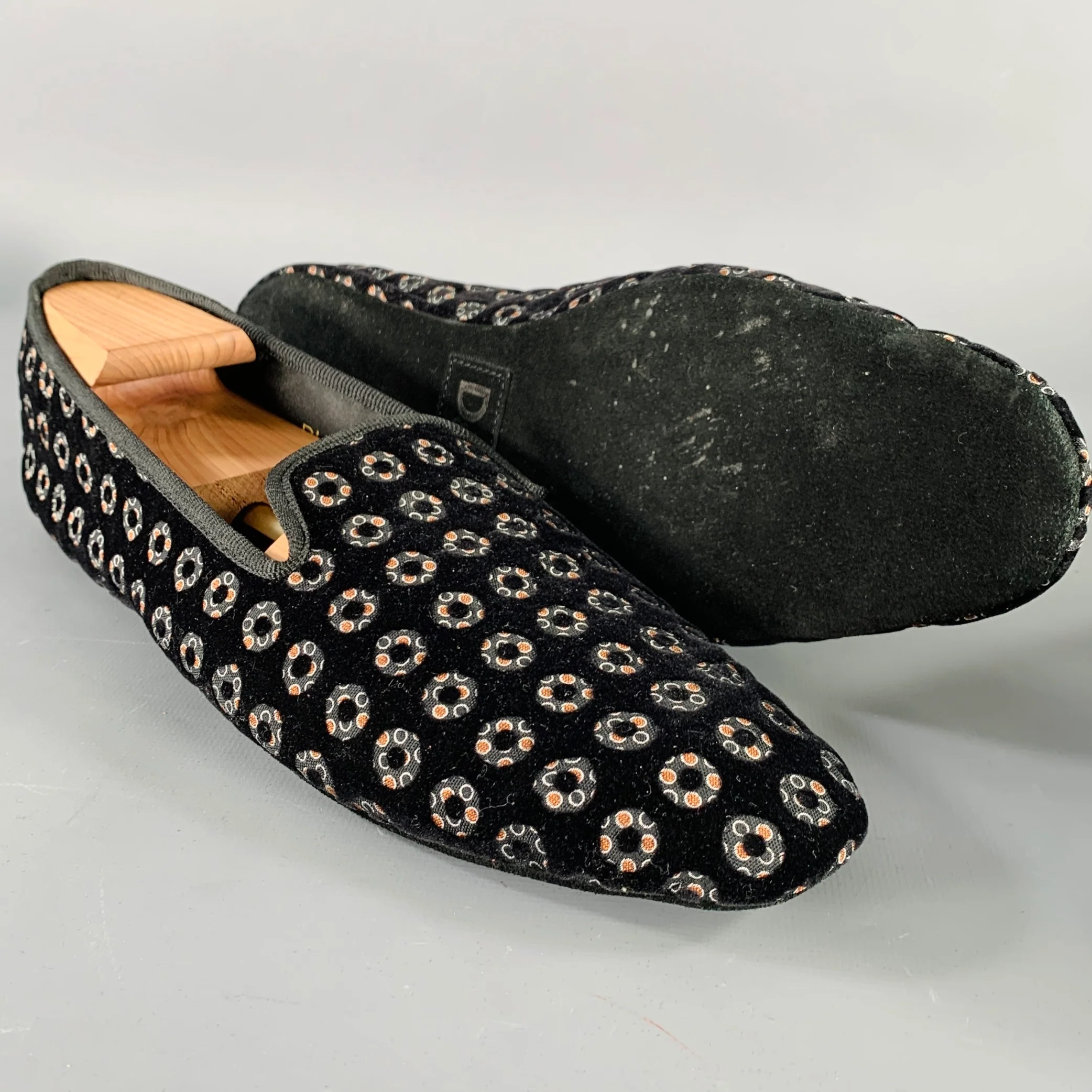 D&G by DOLCE & GABBANA Size 10 Black Orange Circles Velvet Slip On Loafers - Image 5