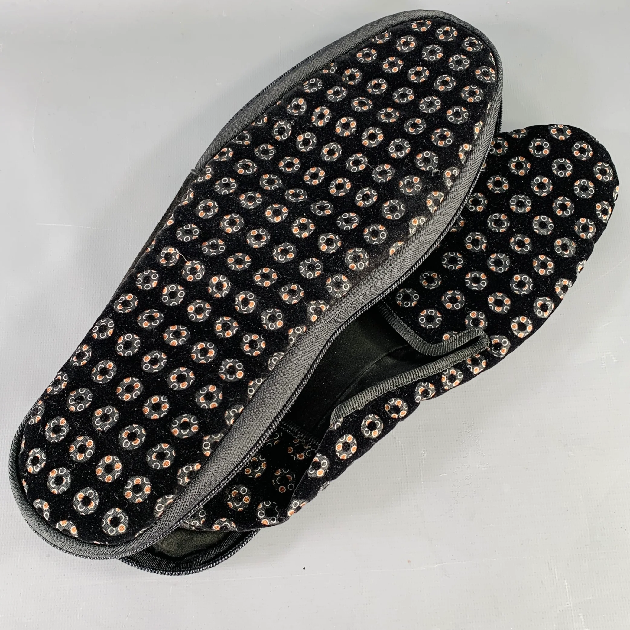 D&G by DOLCE & GABBANA Size 10 Black Orange Circles Velvet Slip On Loafers - Image 9
