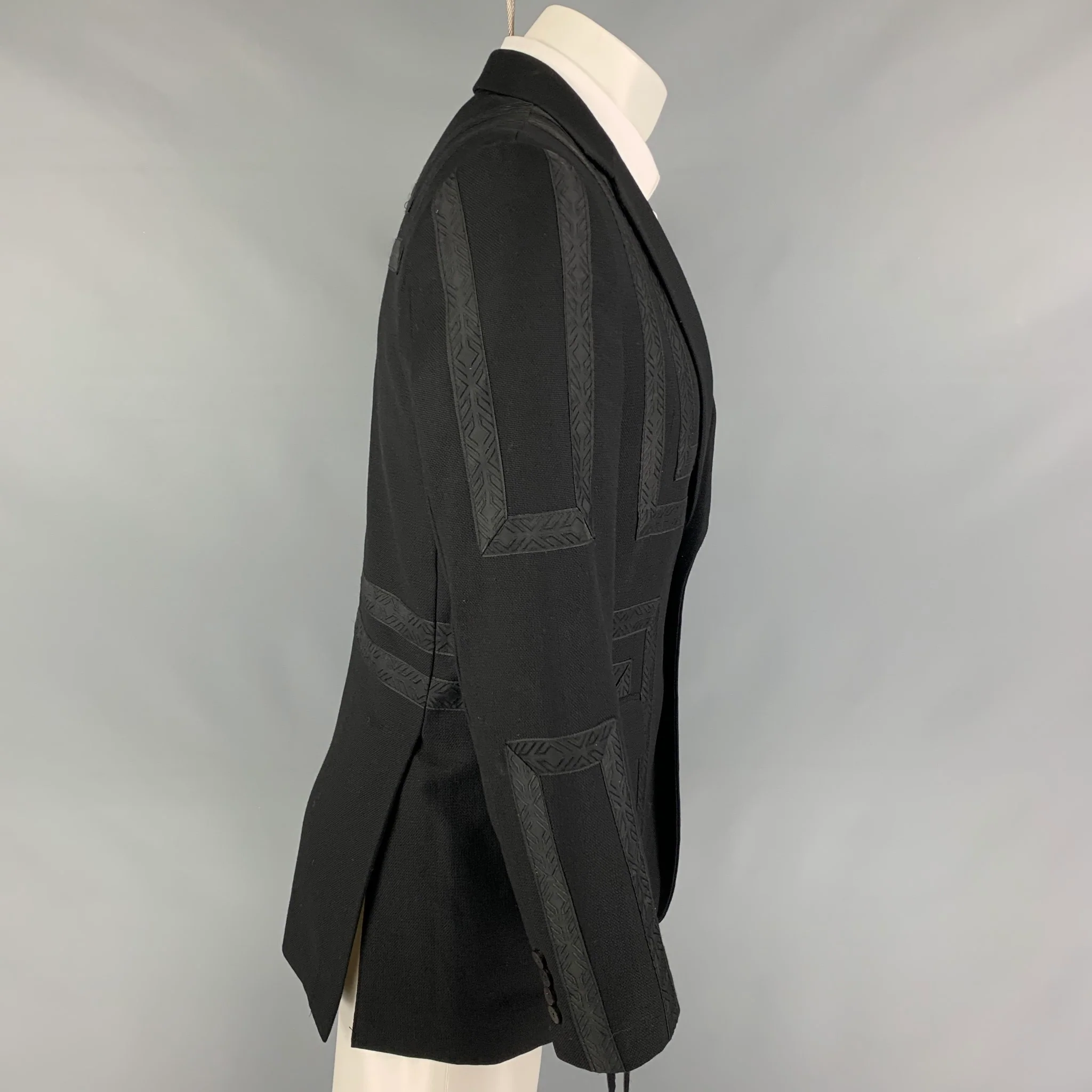 D. GNAK Size 38 Black Applique Wool Notch Lapel Sport Coat - Image 3