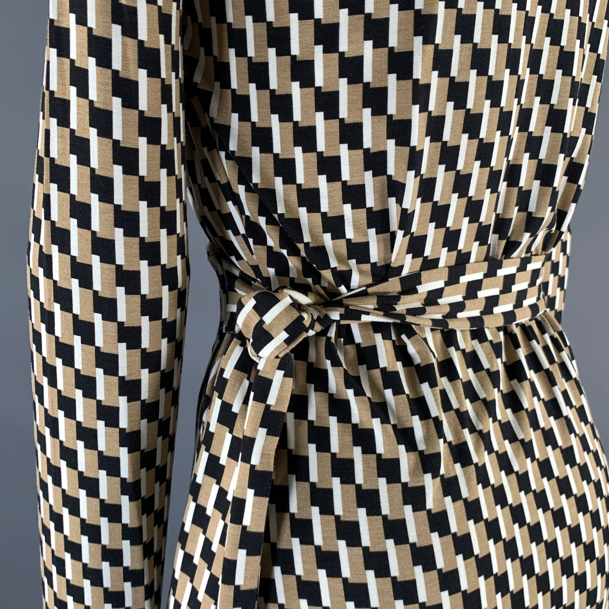 DIANE VON FURSTENBERG Size S Camel White Black Geometric Viscose Elastane Wrap Dress - Image 5