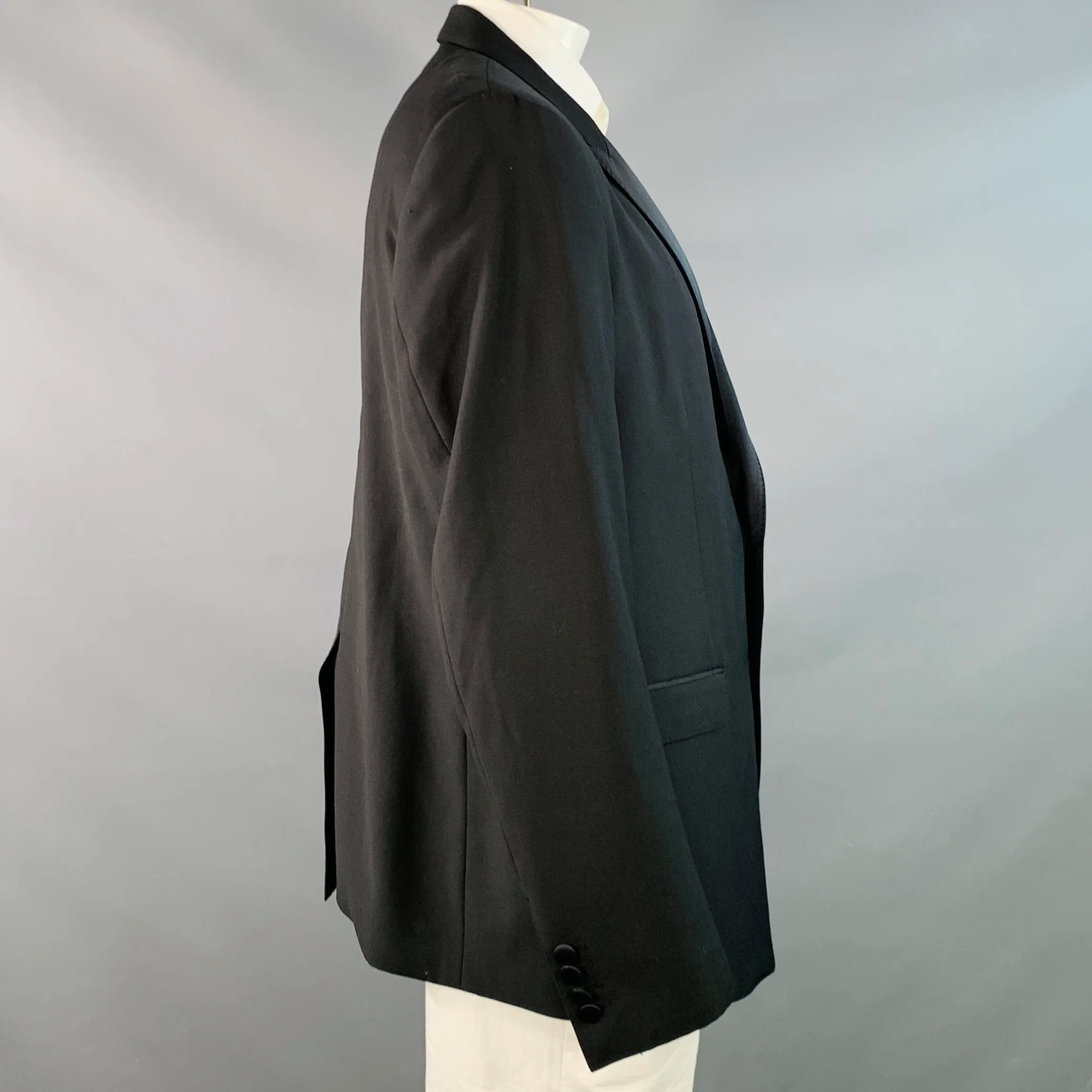 DOLCE & GABBANA Size 48 Black Virgin Wool Silk Blend Peak Lapel Tuxedo - Image 4