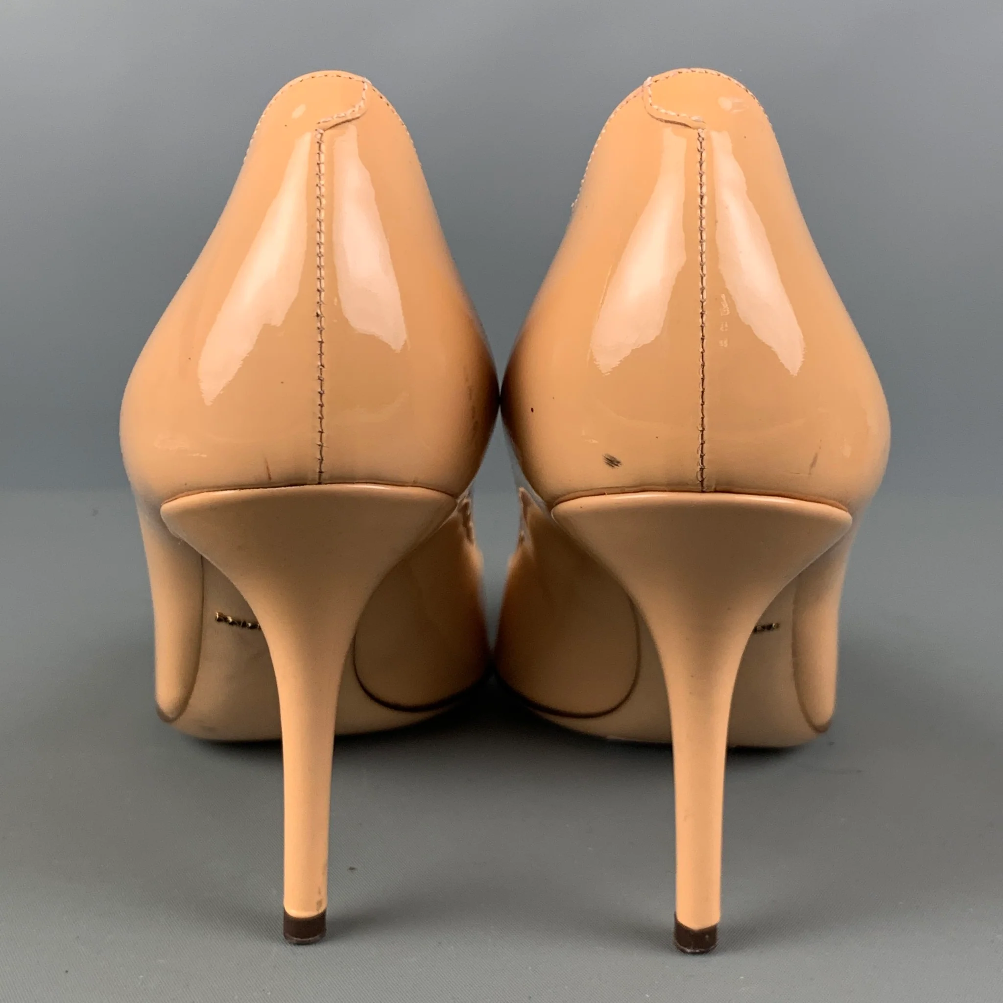 DOLCE & GABBANA Size 7 Beige Patent Leather Pointed Toe Pumps - Image 3