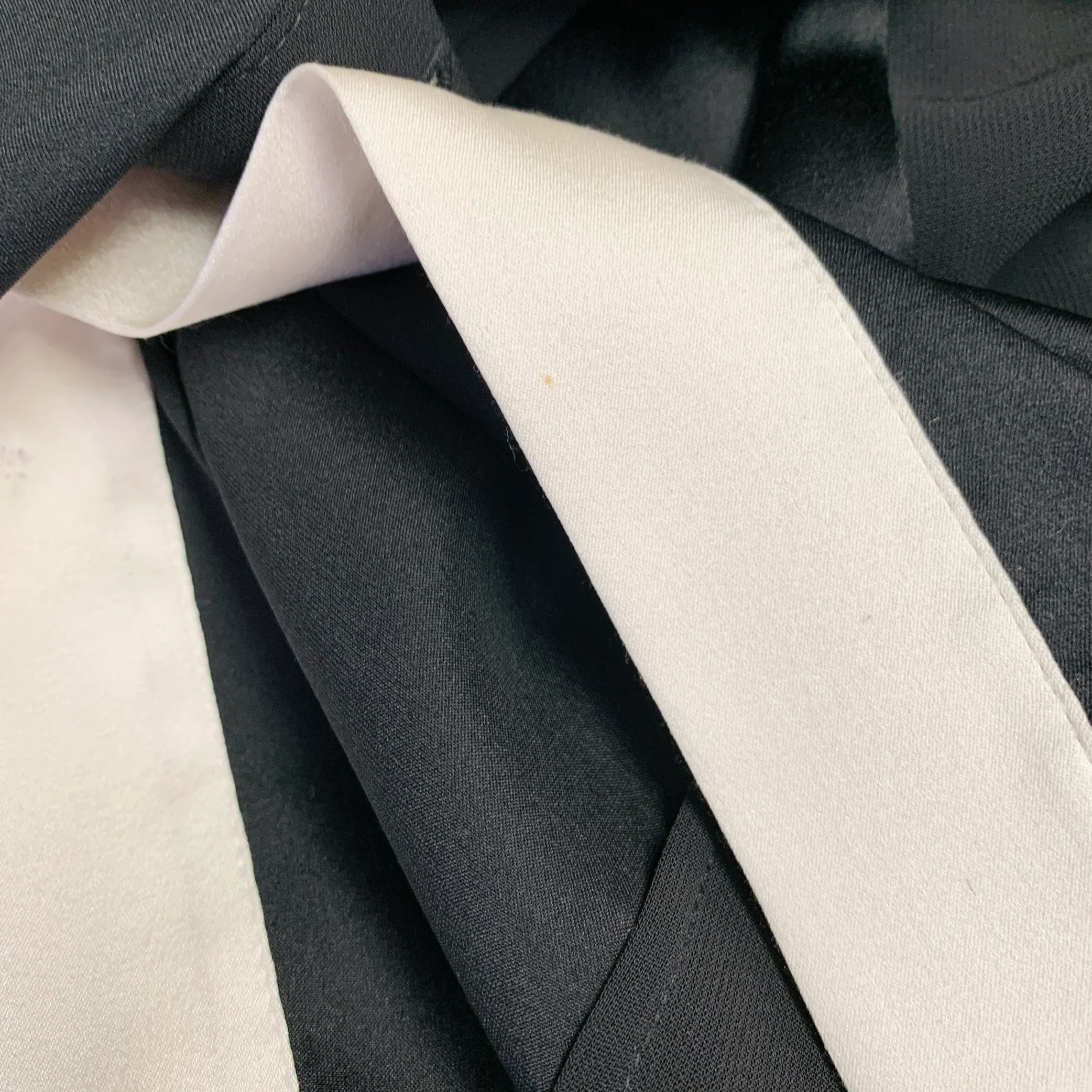 DONNA KARAN Size 8 Black Cream Viscose Blend Mixed Materials Hidden Buttons Blouse - Image 9