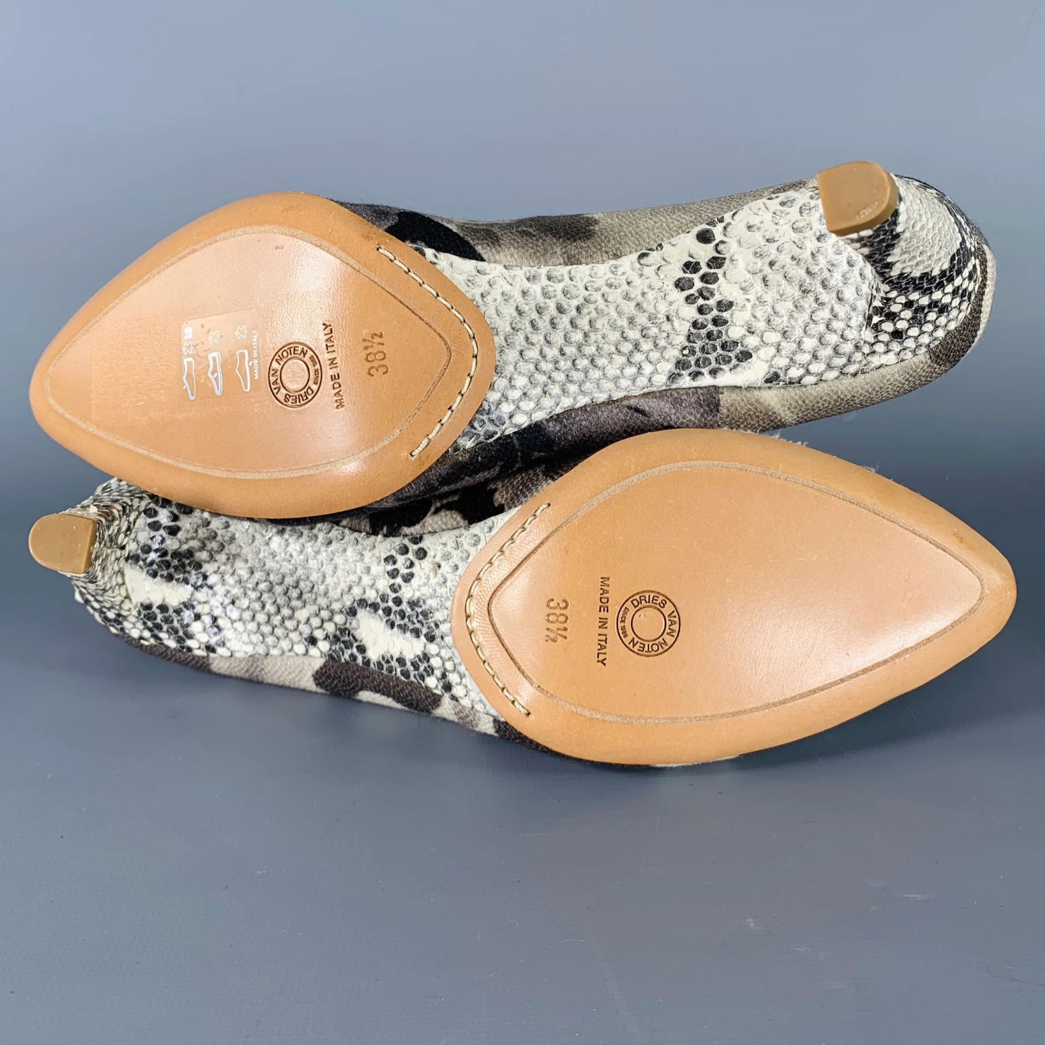 DRIES VAN NOTEN Size 8.5 Grey Black Marbled Snake Skin Heels Pumps - Image 6