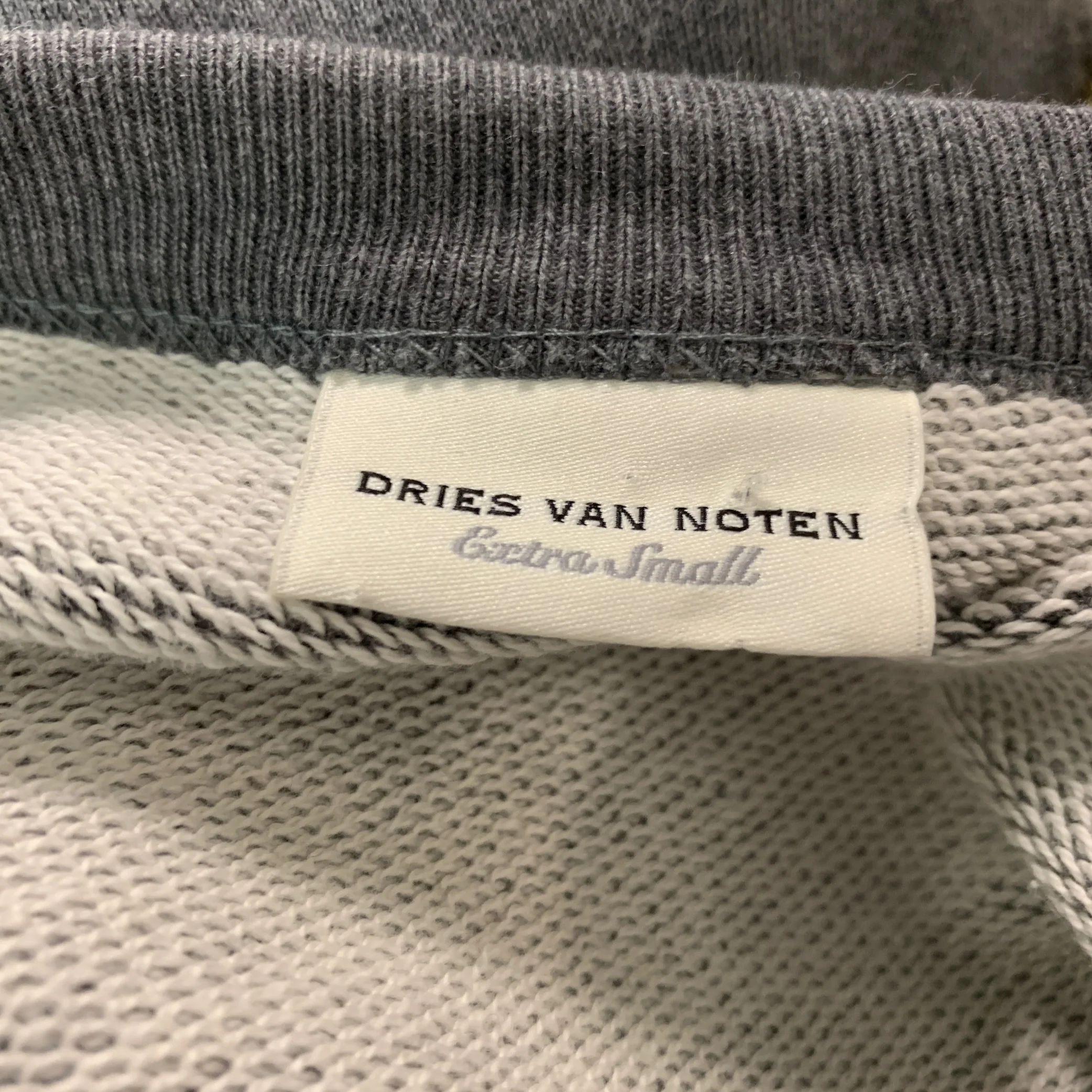 DRIES VAN NOTEN Size XS Gray Brown Cotton Animal Crew-Neck Sweater - Image 5