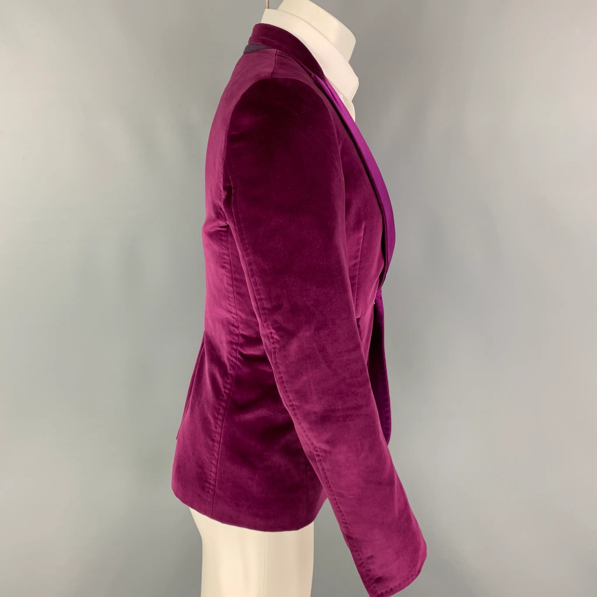 DSQUARED2 Size 36 Magenta Velvet Cotton Velvet Peak Lapel Sport Coat - Image 2