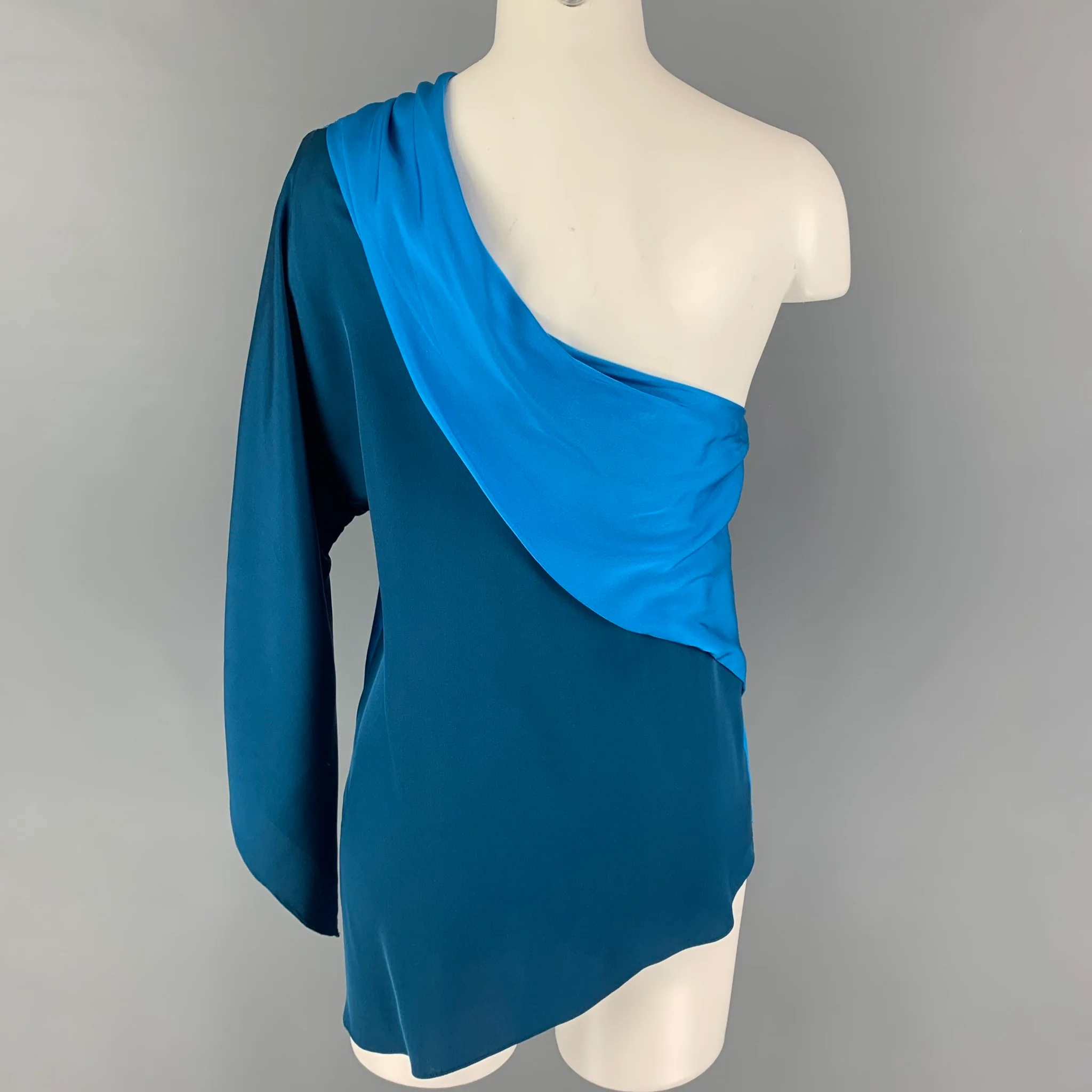 ELIE TAHARI Cobalt Blue Silk Two Tone One Shoulder Blouse - Image 3