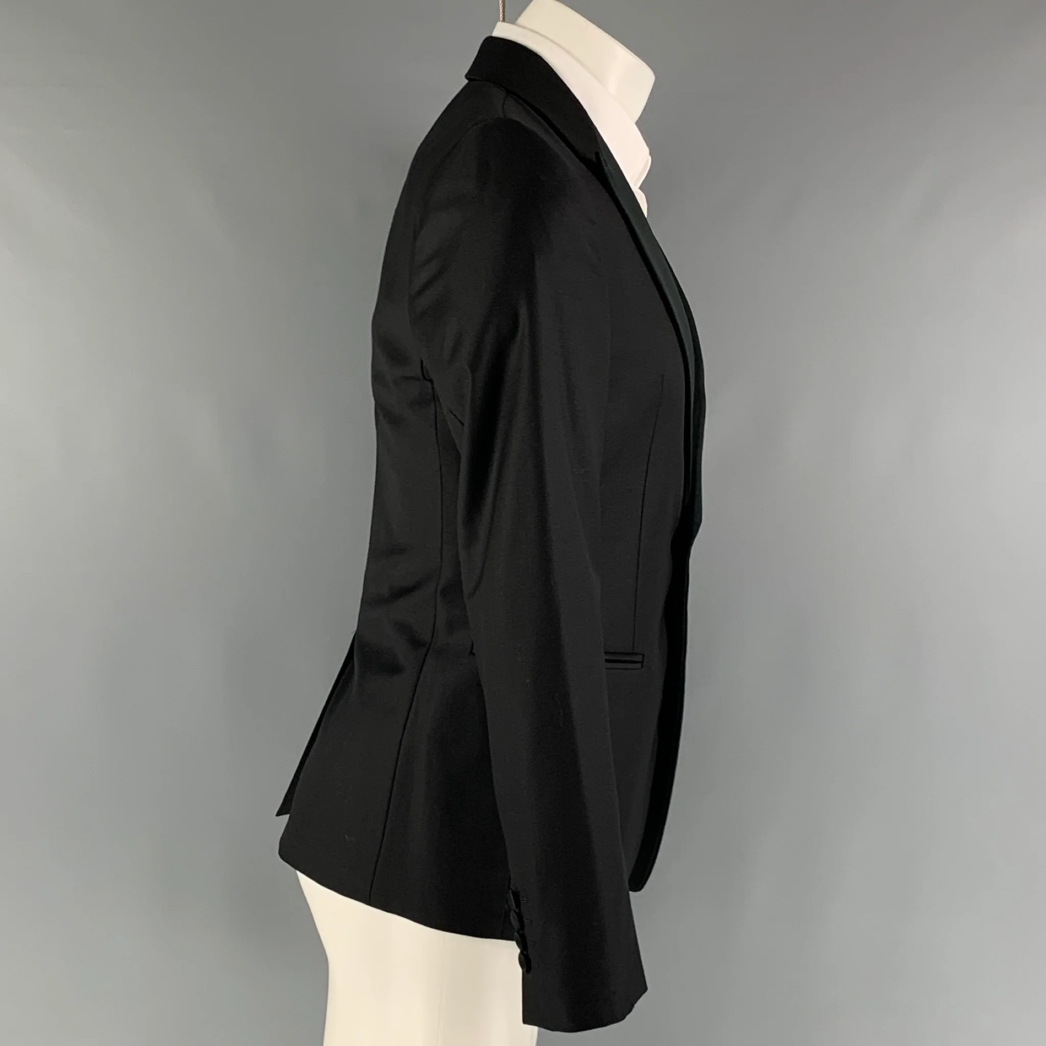 EMPORIO ARMANI Size 36 Black Solid Wool Tuxedo Sport Coat - Image 2