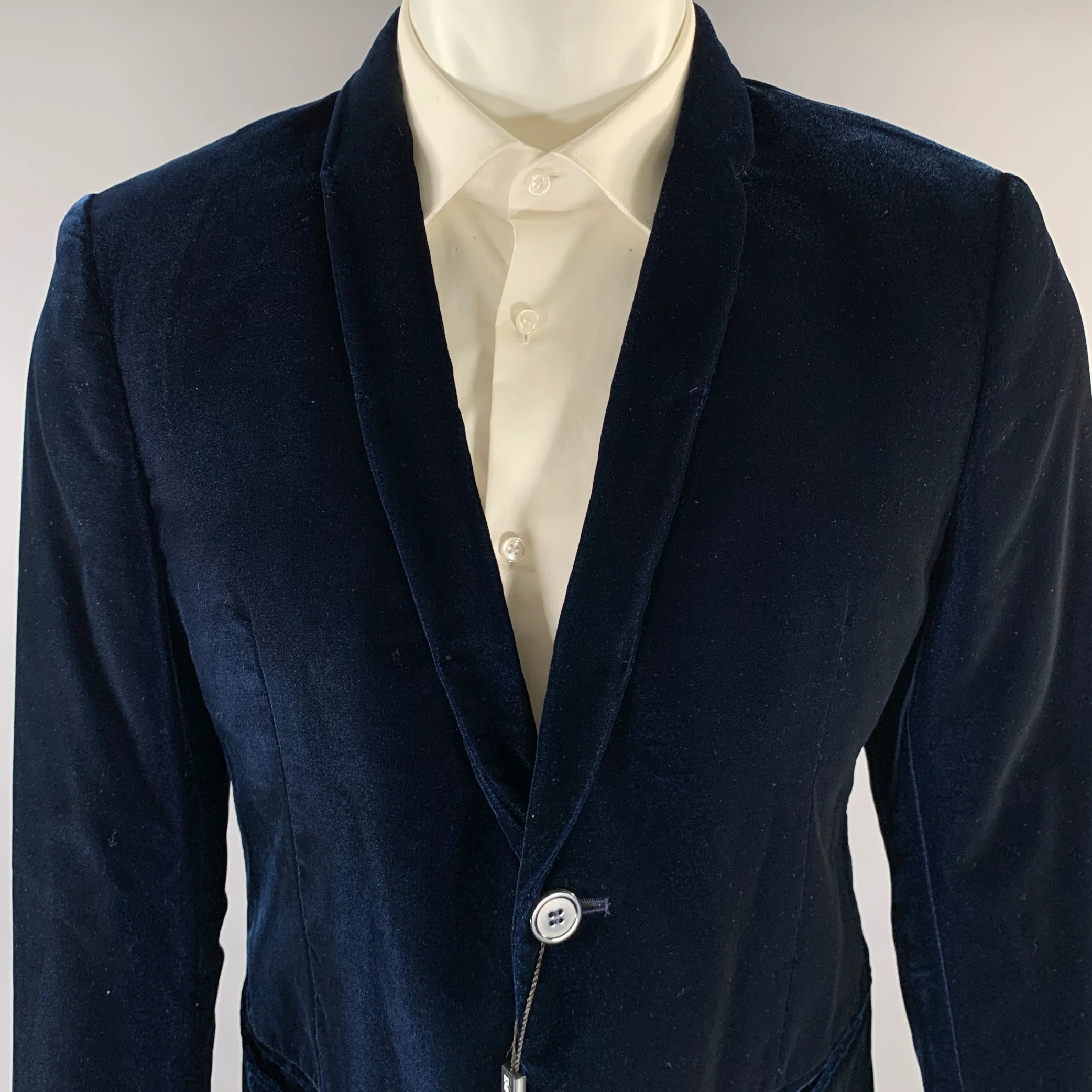 EMPORIO ARMANI Size 40 Navy Velvet Acetate Viscose Sport Coat - Image 2