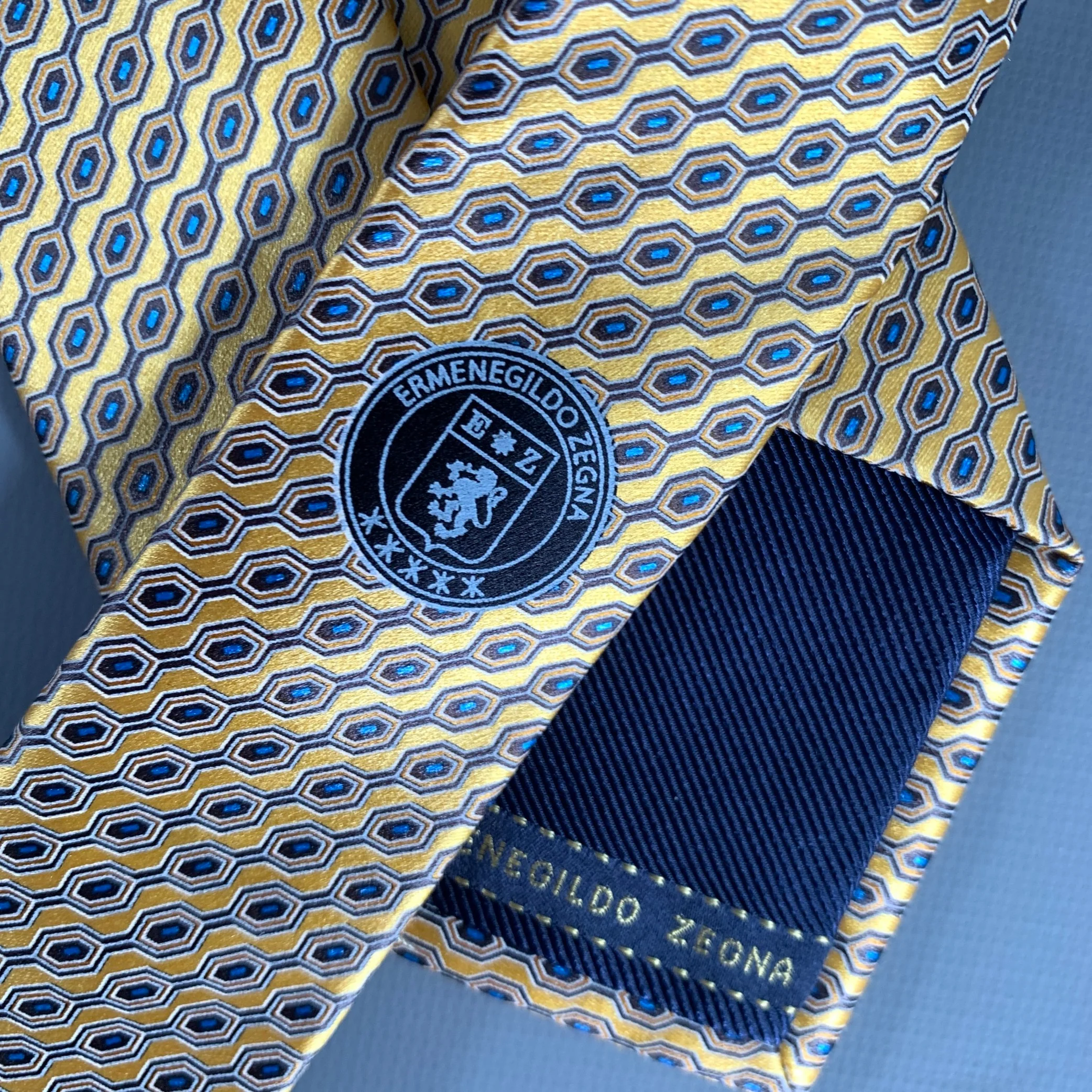 ERMENEGILDO ZEGNA Size Yellow Navy Geometric Silk Tie - Image 5