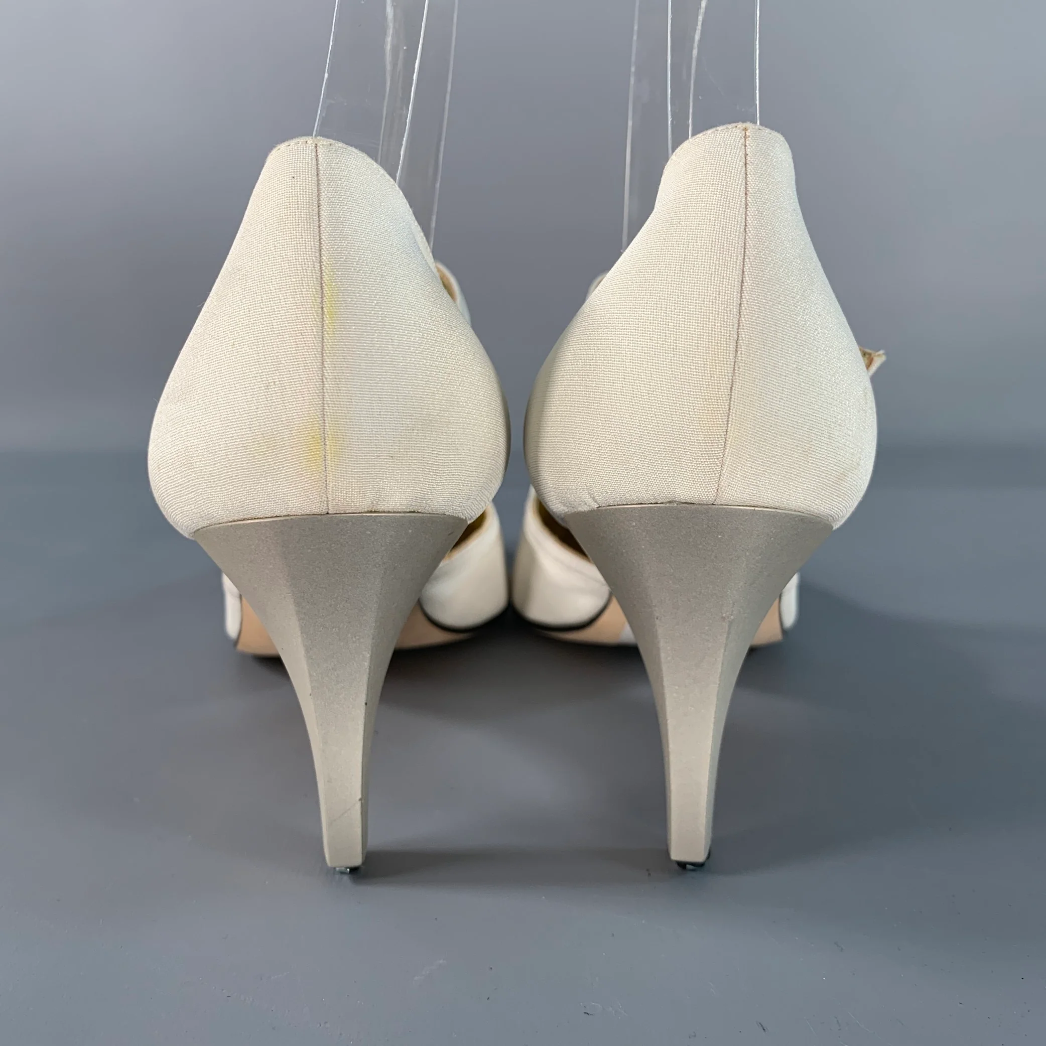 ESCADA Size 8 Ivory Silk Leather T- Strap Pumps - Image 3
