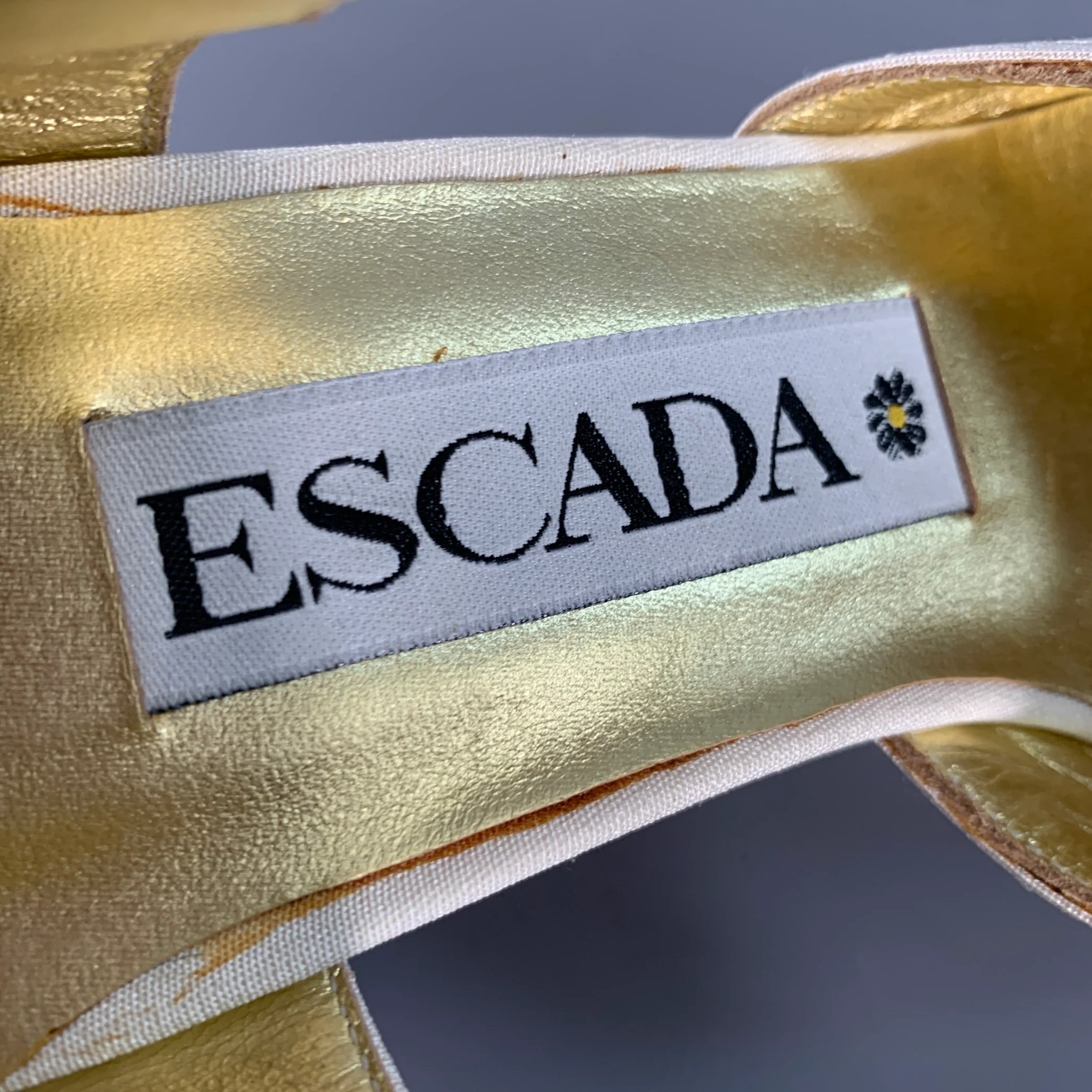 ESCADA Size 8 Ivory Silk Leather T- Strap Pumps - Image 7