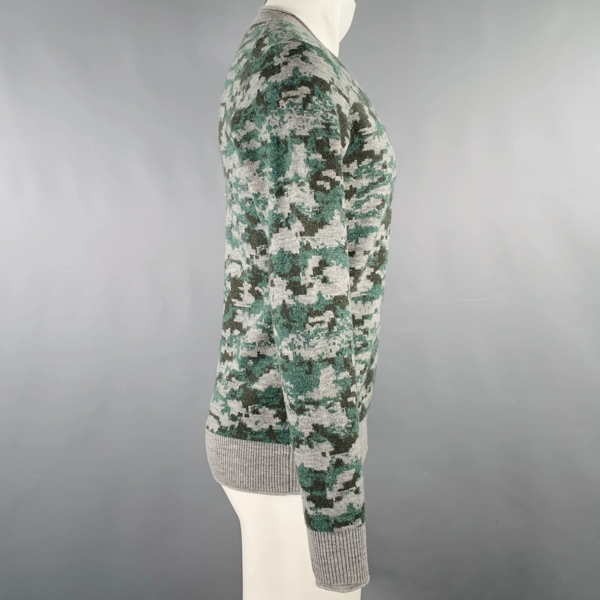 ESTNATION Size M Grey Green Camouflage Wool V-Neck Sweater - Image 3