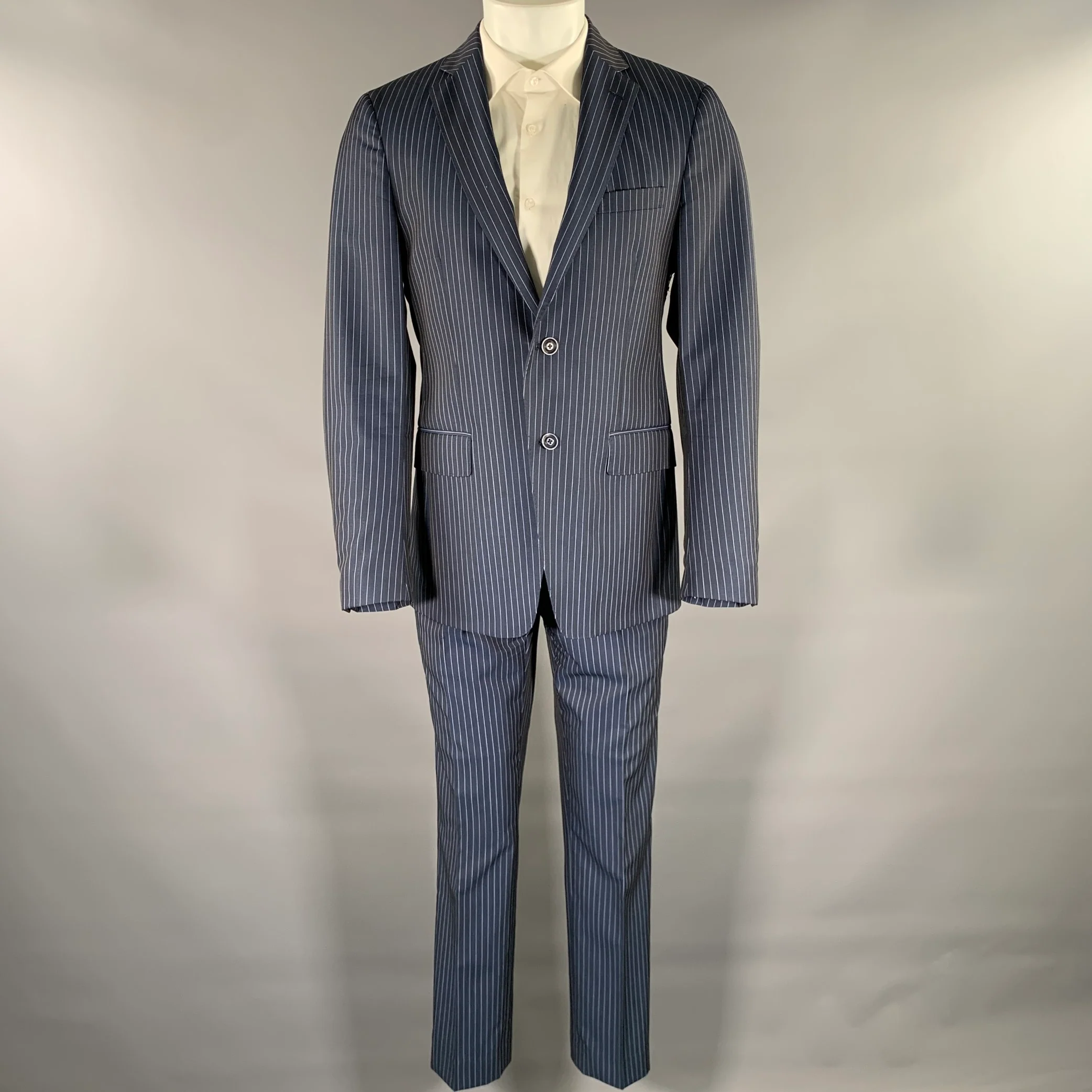 ETRO Size 38 Navy Blue Pinstripe Wool Notch Lapel Suit - Image 2