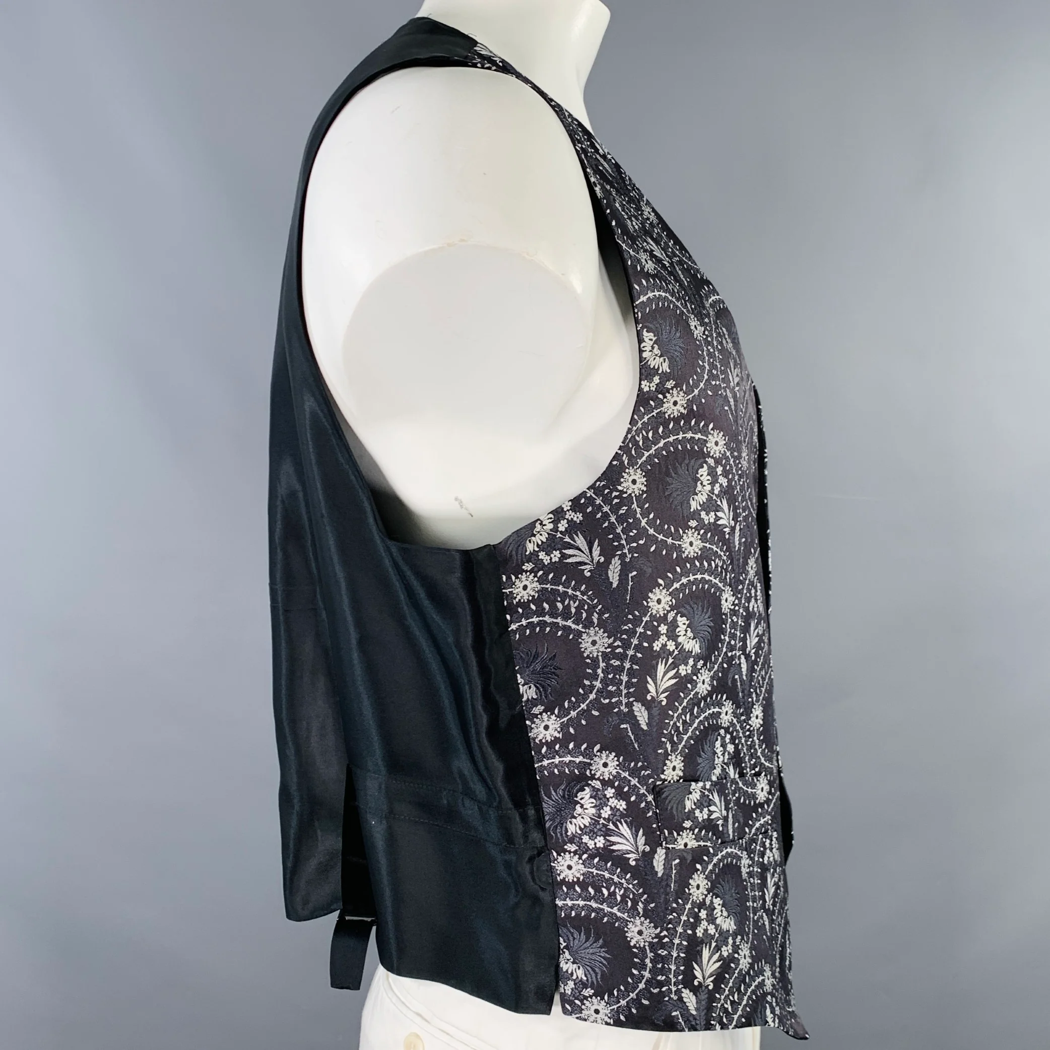 FAVOURBROOK Size 44 Black Grey Jacquard Silk Two Pockets Vest - Image 3