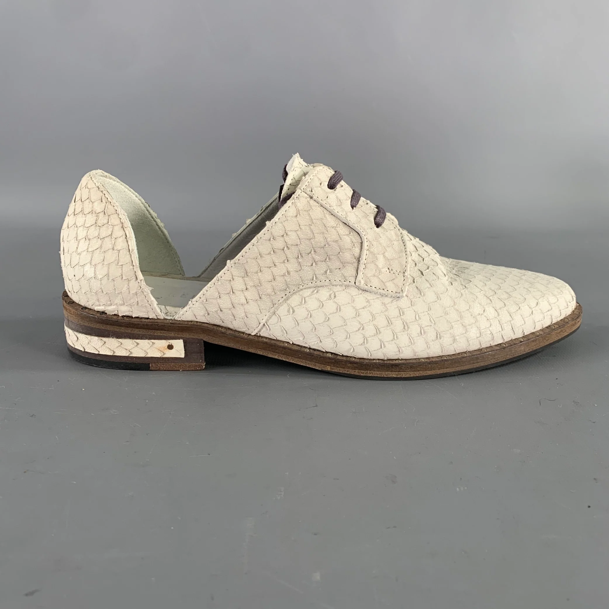 FREDA SALVADOR Size 5.5 White Leather Snake Embossed Embossed Pointed Toe Flats - Image 2