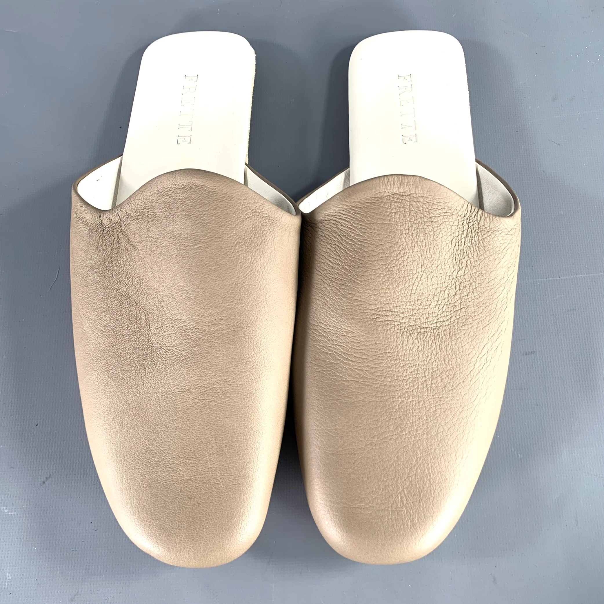 FRETTE Size 9 Grey Taupe Leather Slippers Loafers - Image 4
