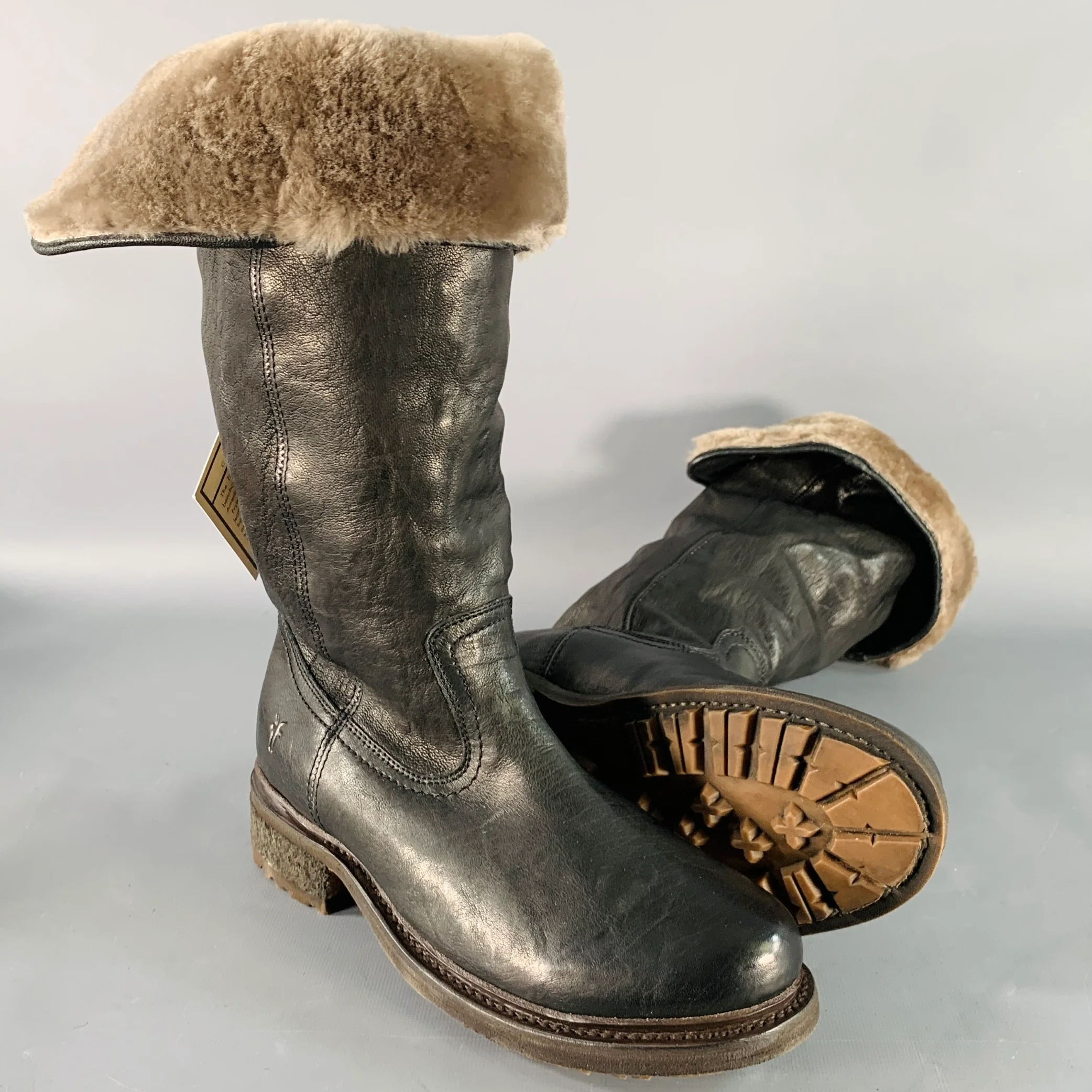 FRYE Size 7 Valerie Black Leather Foldover Shearling Pull On Boots - Image 5