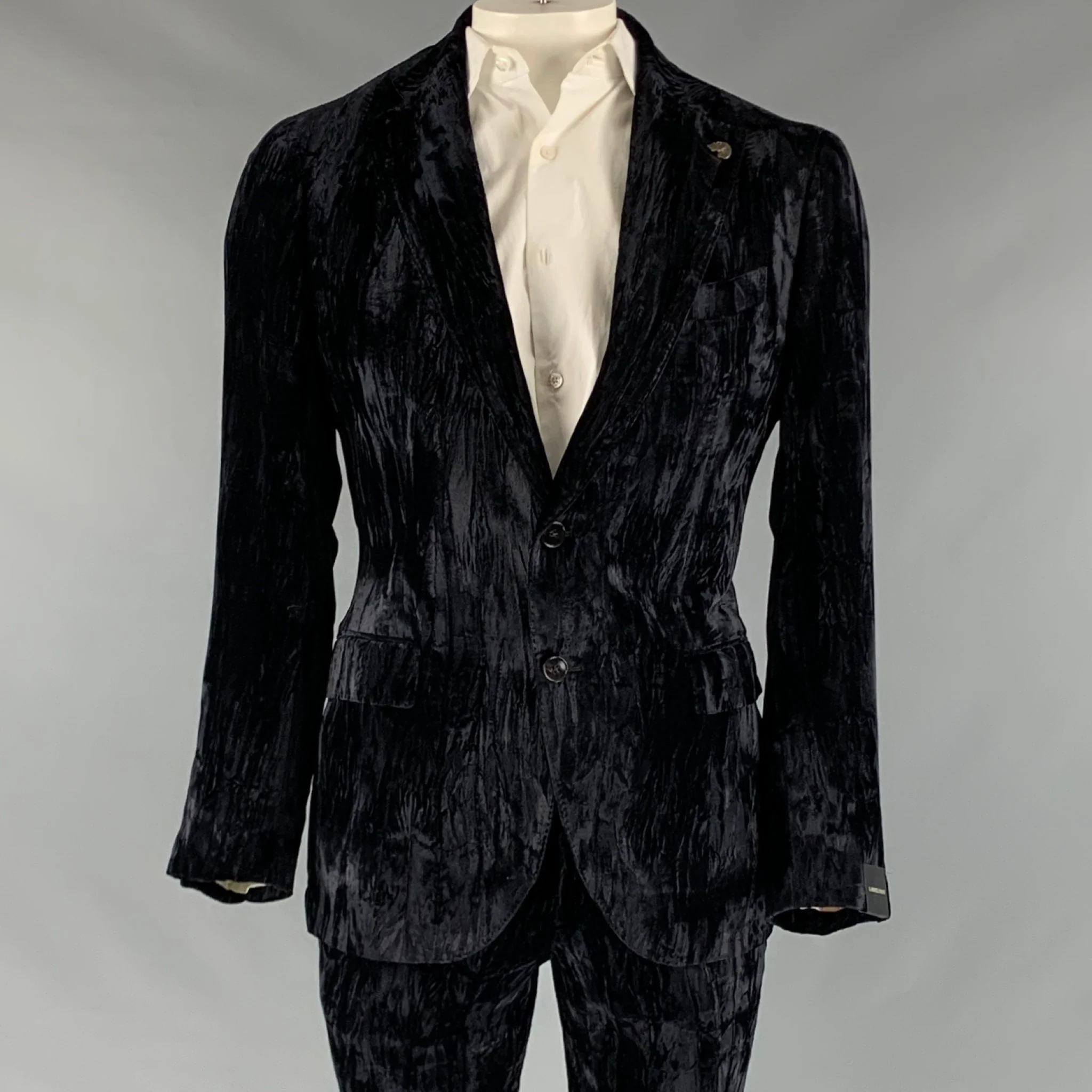 GABRIELE PASINI Size 42 Black Velvet Acetate Rayon Notch Lapel Suit