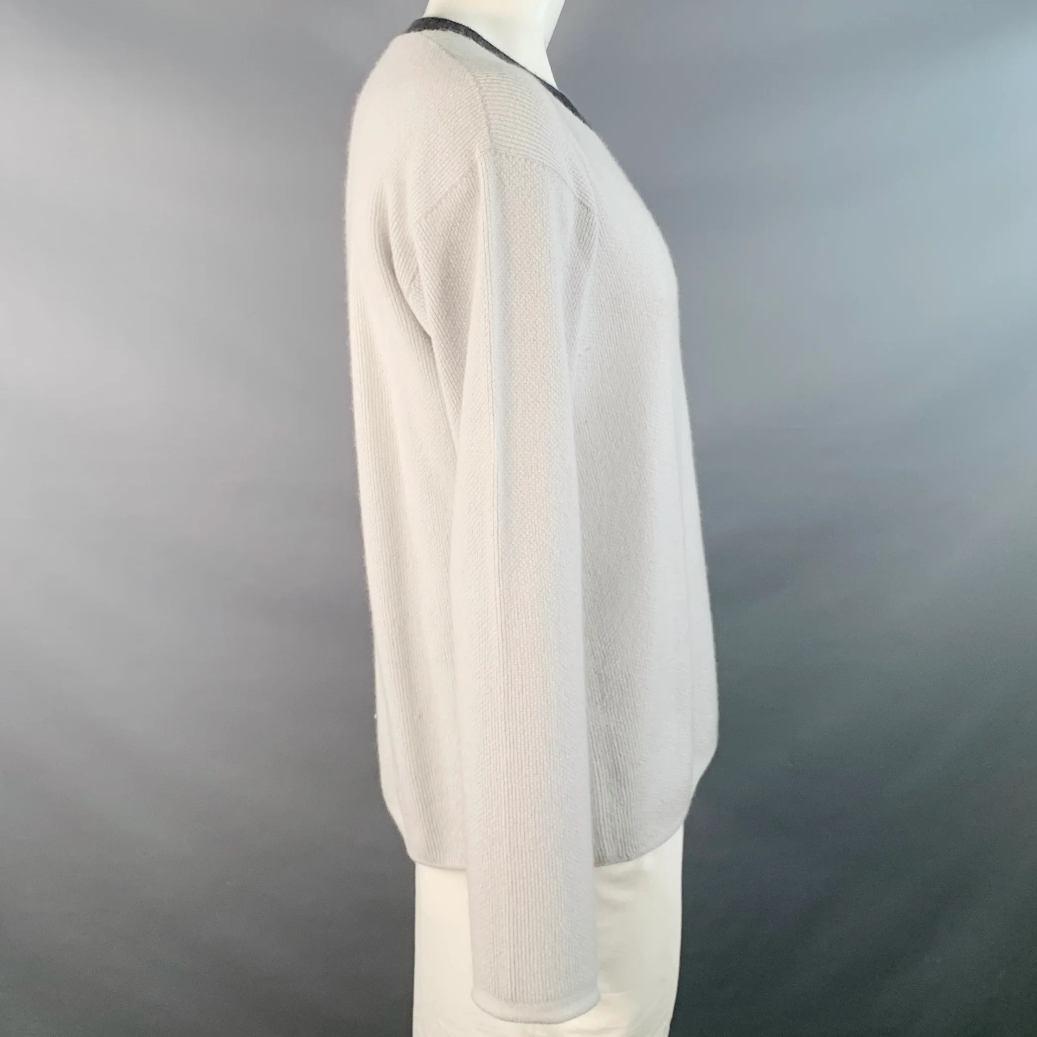 GIORGIO ARMANI Size XL Grey Contrast Trim Cashmere Silk V-Neck Sweater - Image 2