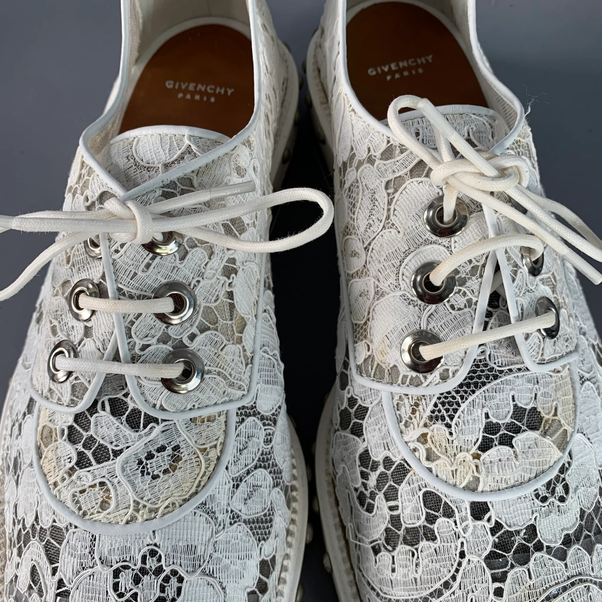 GIVENCHY Size 10 White Leather Lace Studded Derby Shoes - Image 9