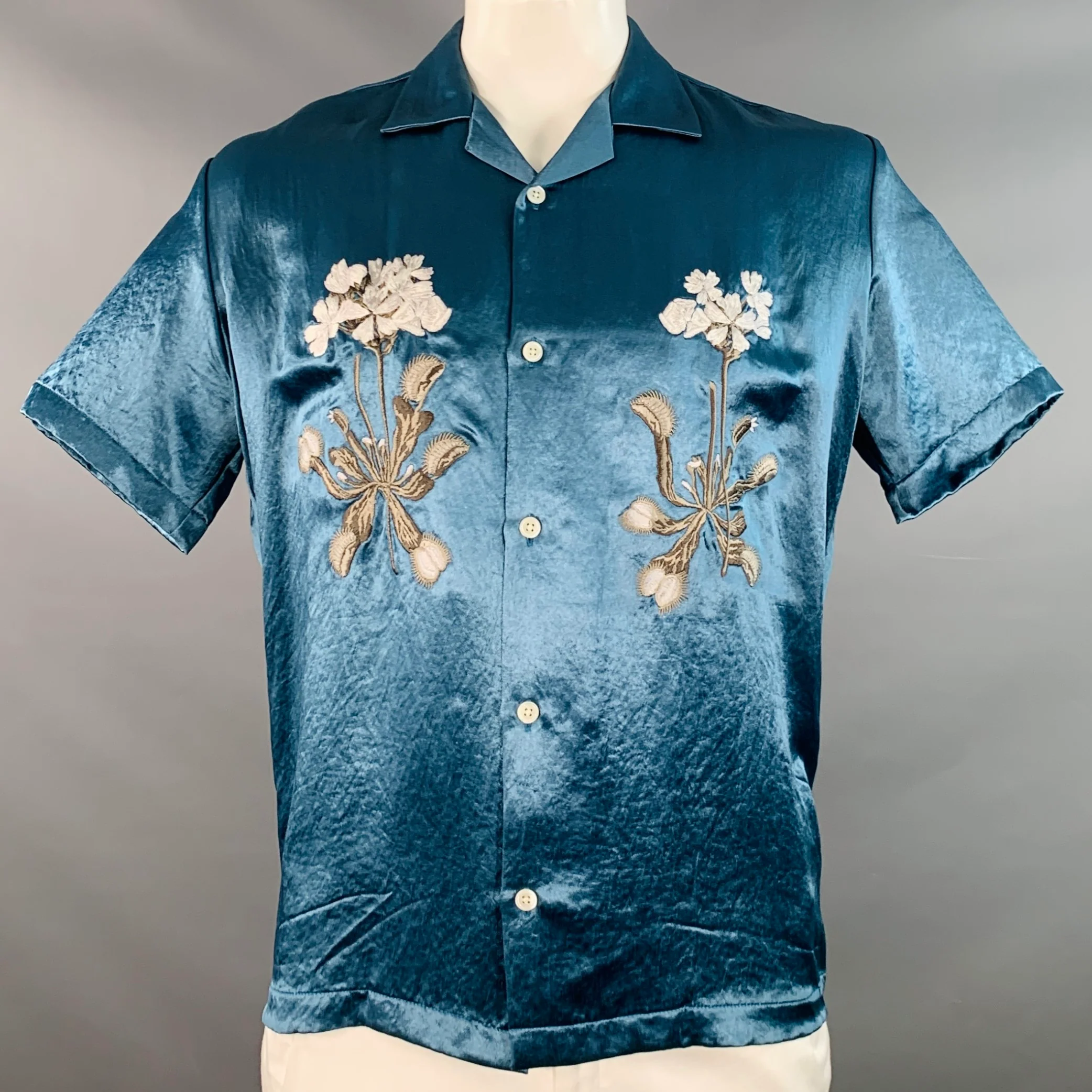 GOODFIGHT Size L Blue Grey Venus Fly Trap Embroidery Satin Camp Short Sleeve Shirt