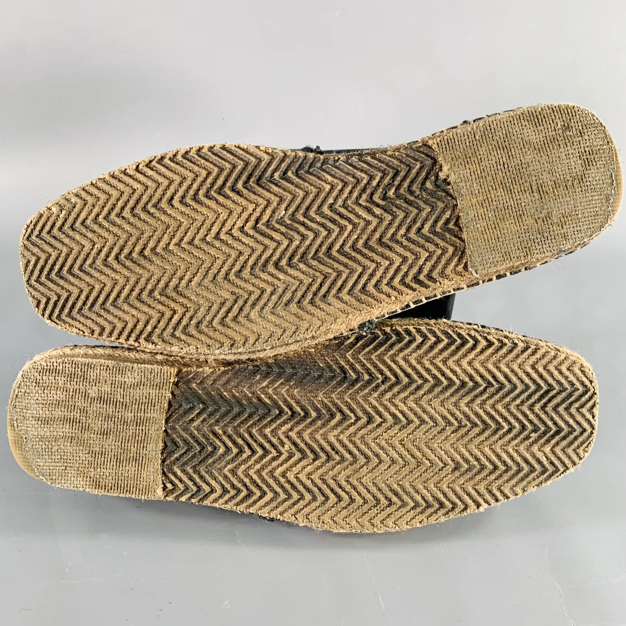 GRAY Size 10.5 Black Natural Canvas Rope Trim Loafers - Image 6
