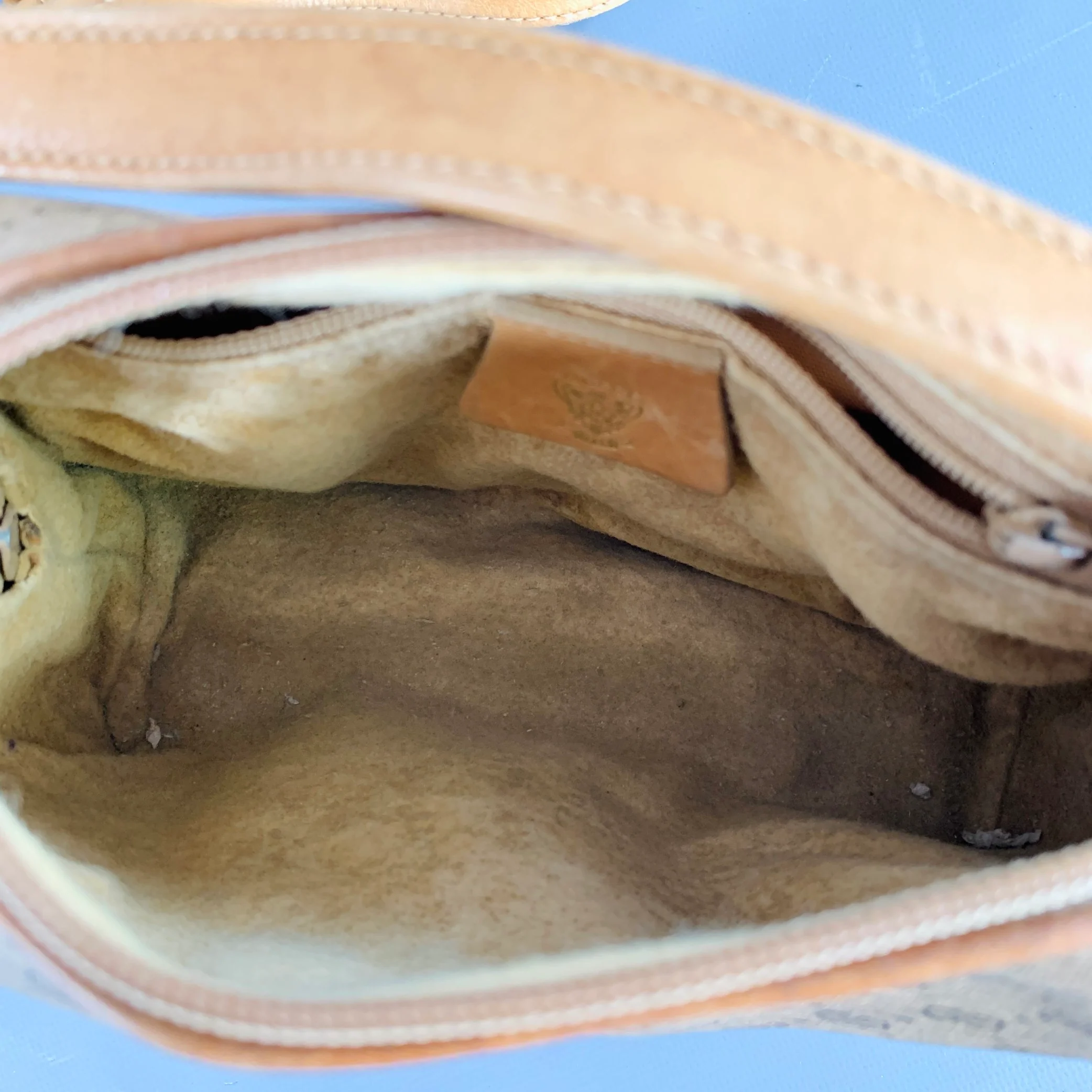 GUCCI Beige Tan Monogram Leather Coated Canvas Crossbody Handbag - Image 9