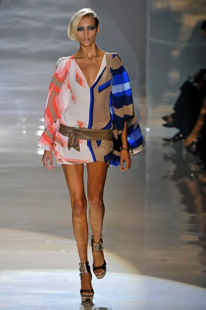 GUCCI  by Tom Ford SS 2009 Size M Blue Peach Silk Geometric V-Neck Mini Tunic Dress - Image 2