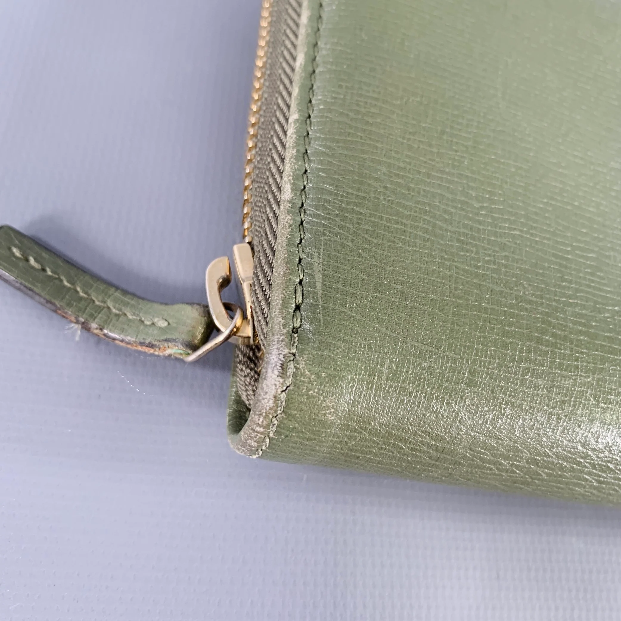 GUCCI Green Leather Zip Wallet - Image 8