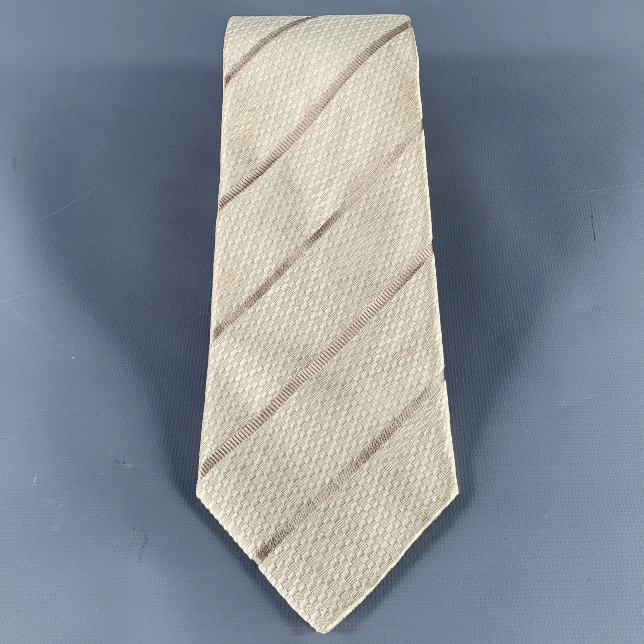 GUCCI Khaki Beige Diagonal Stripe Silk Tie - Image 3