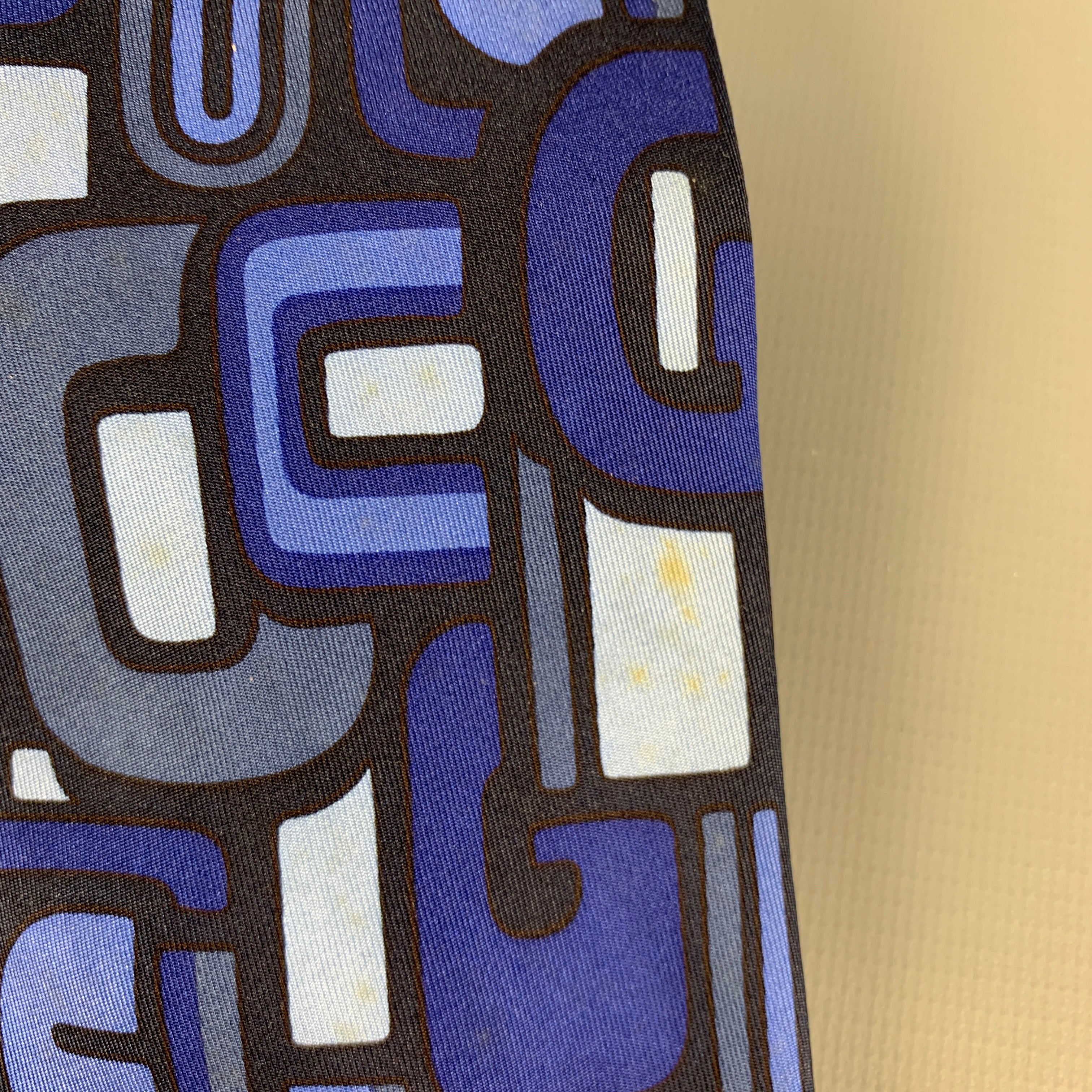 GUCCI Navy Blue Geometric Silk Tie - Image 5